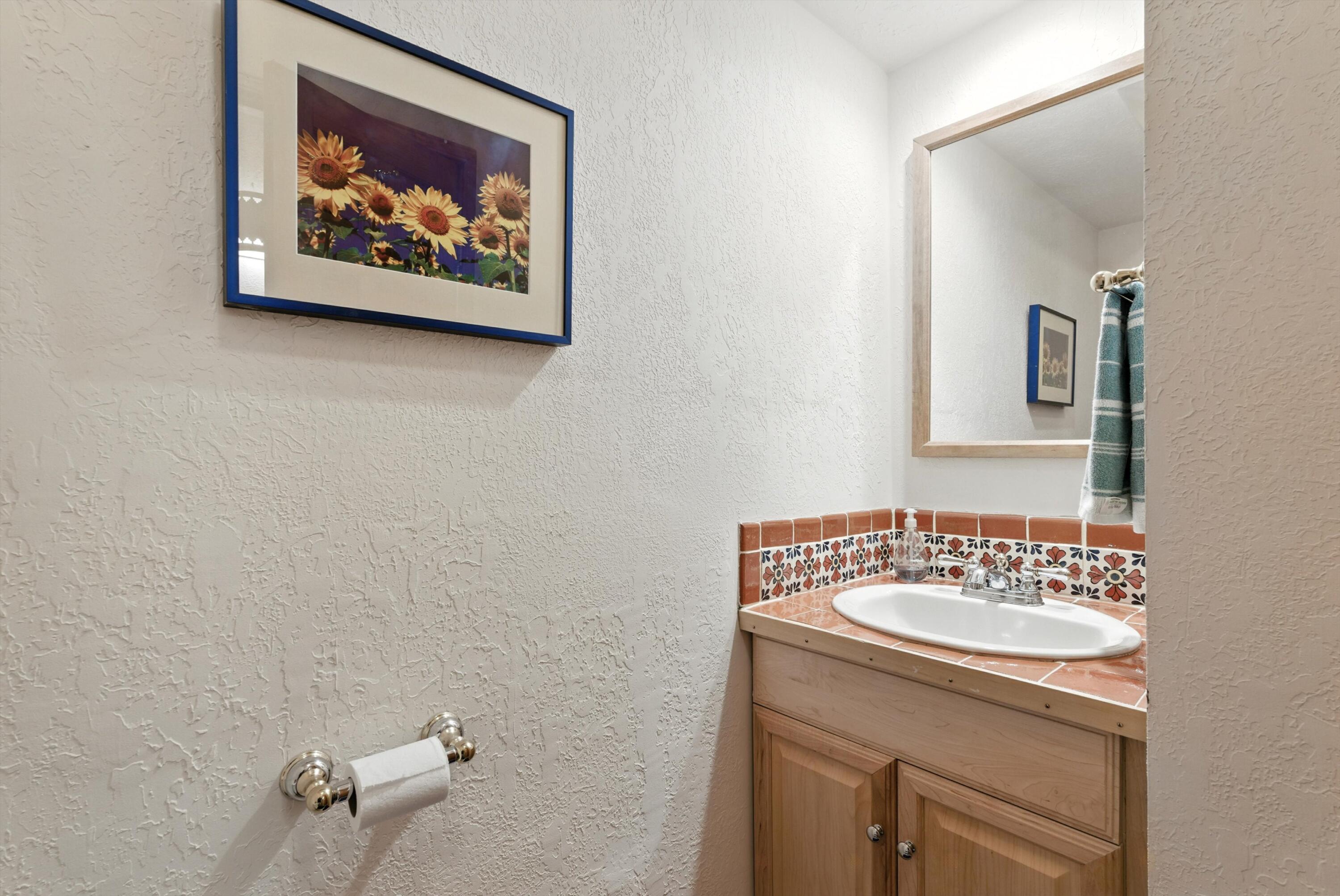 828 CHARLES Place NW