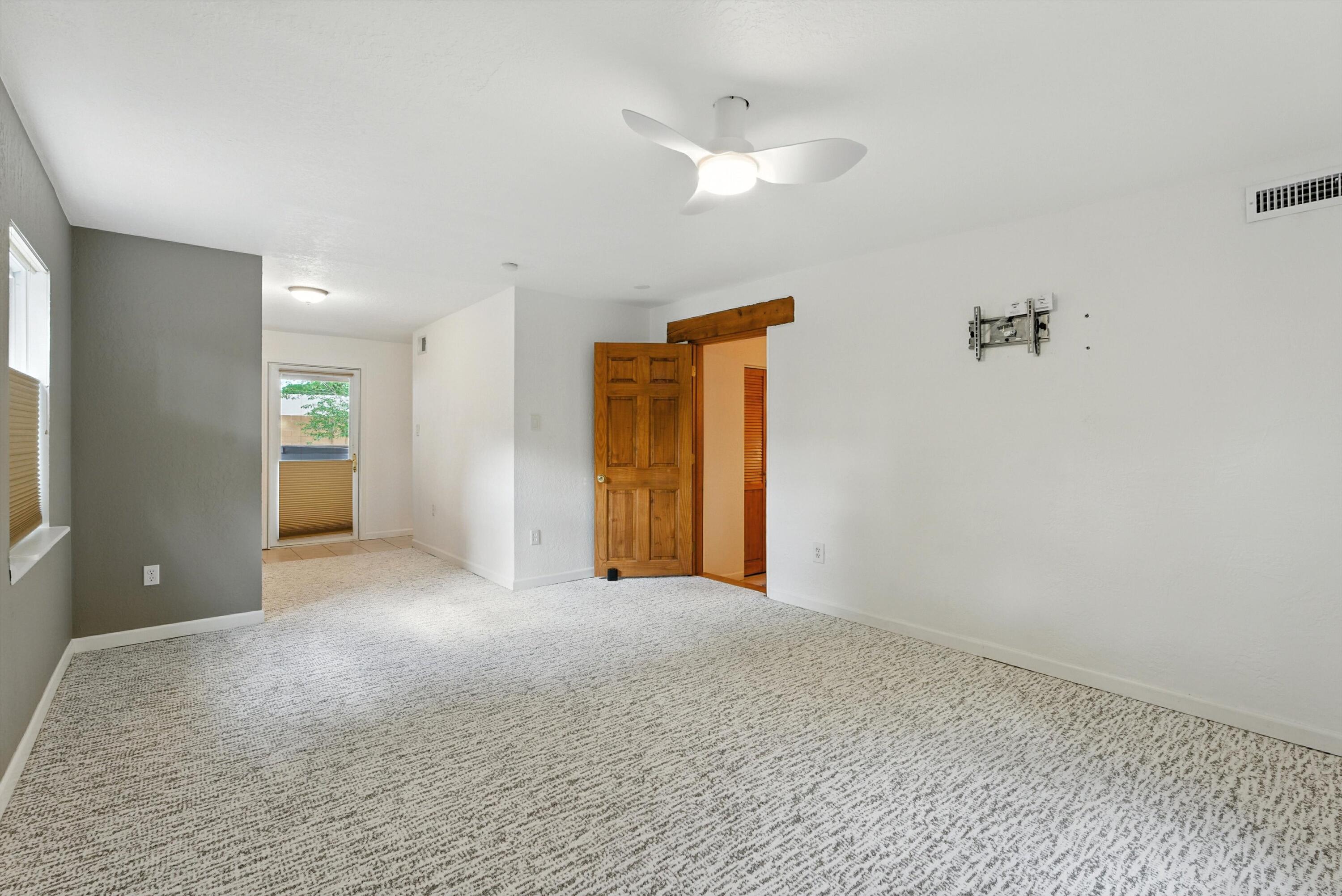 828 CHARLES Place NW