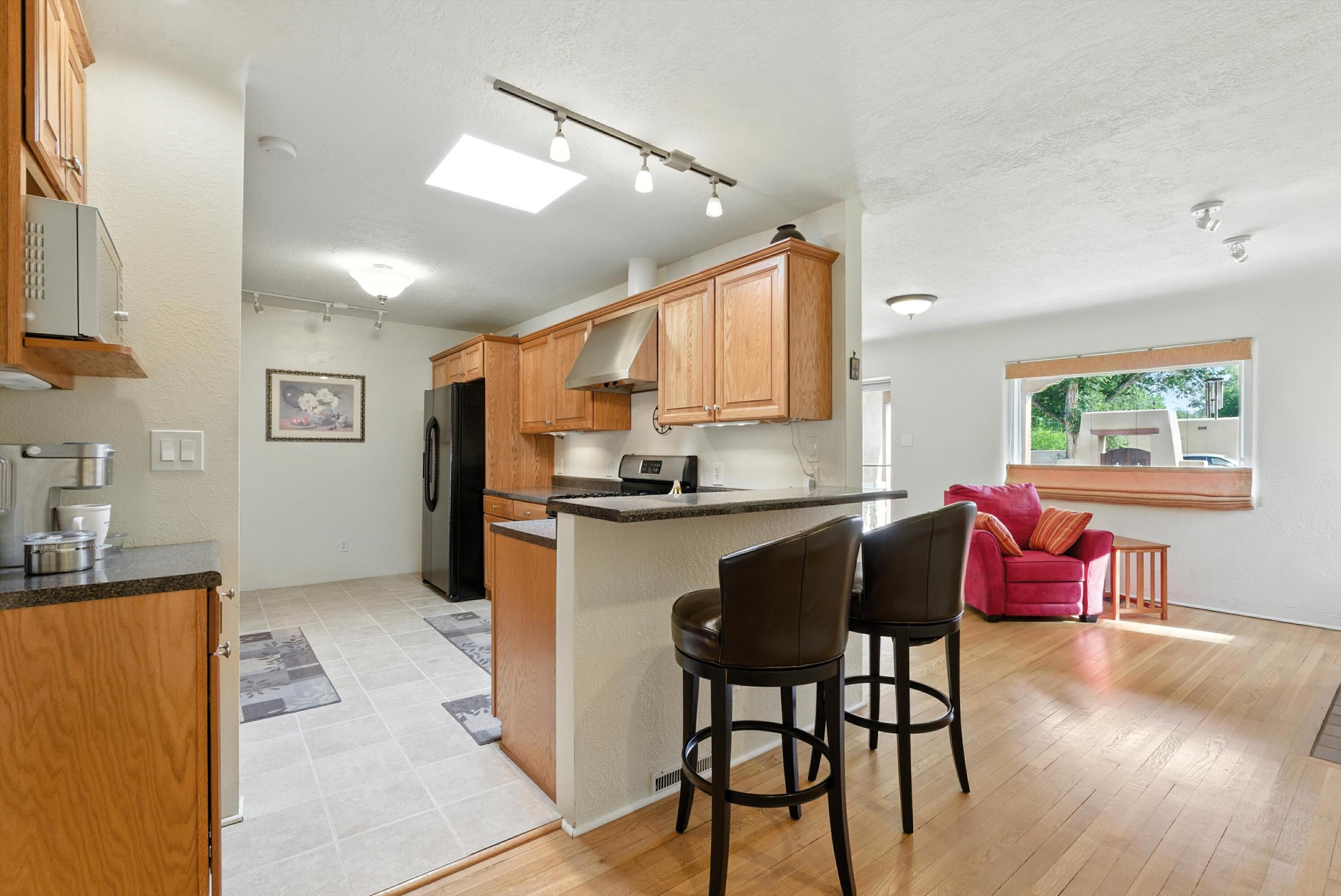 828 CHARLES Place NW