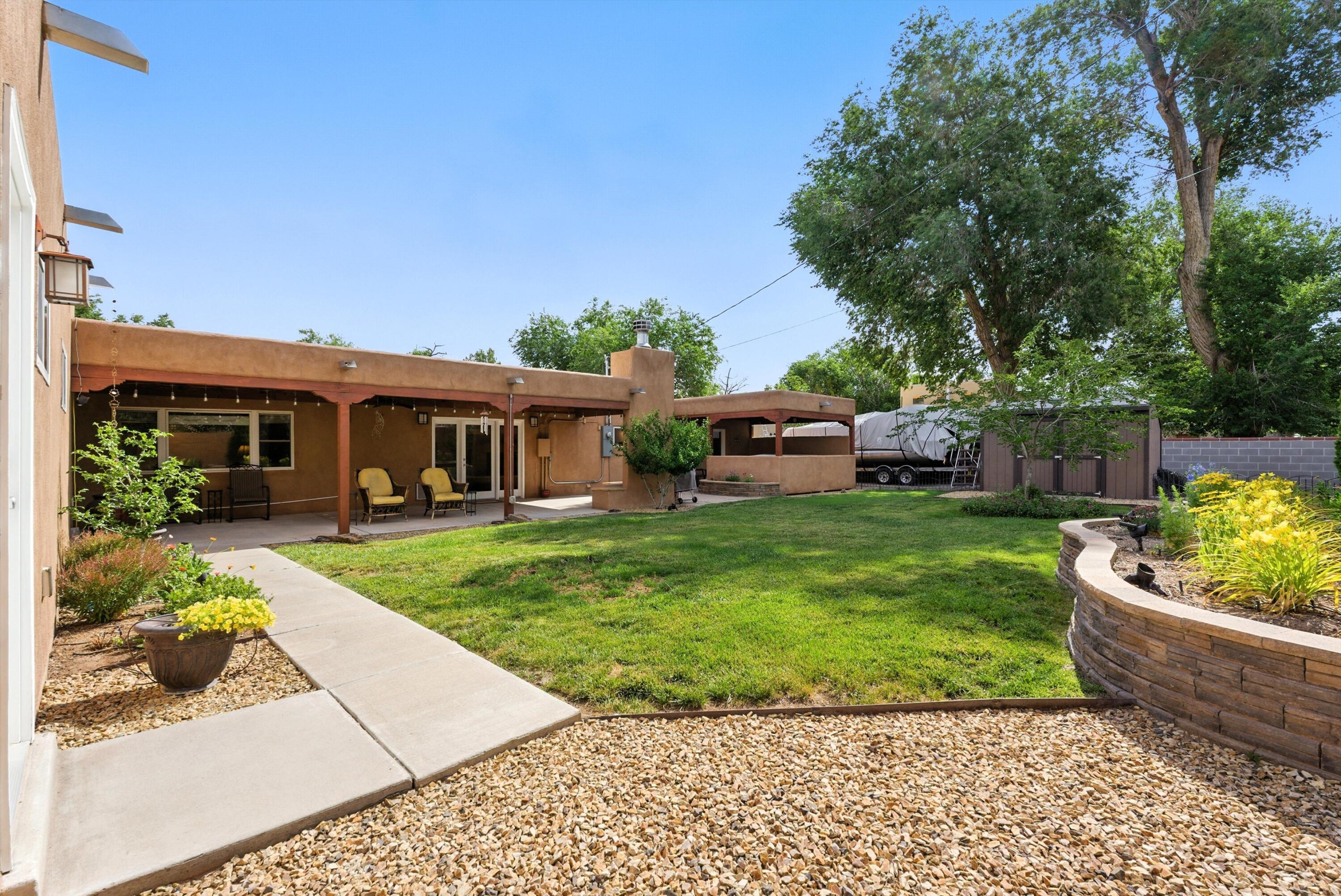 828 CHARLES Place NW