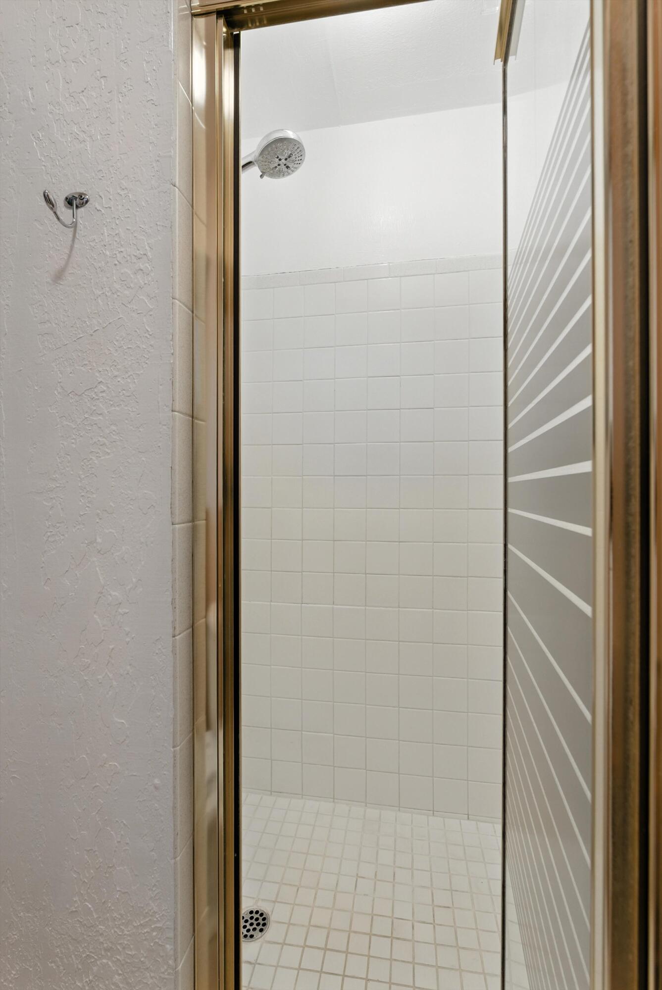 828 CHARLES Place NW