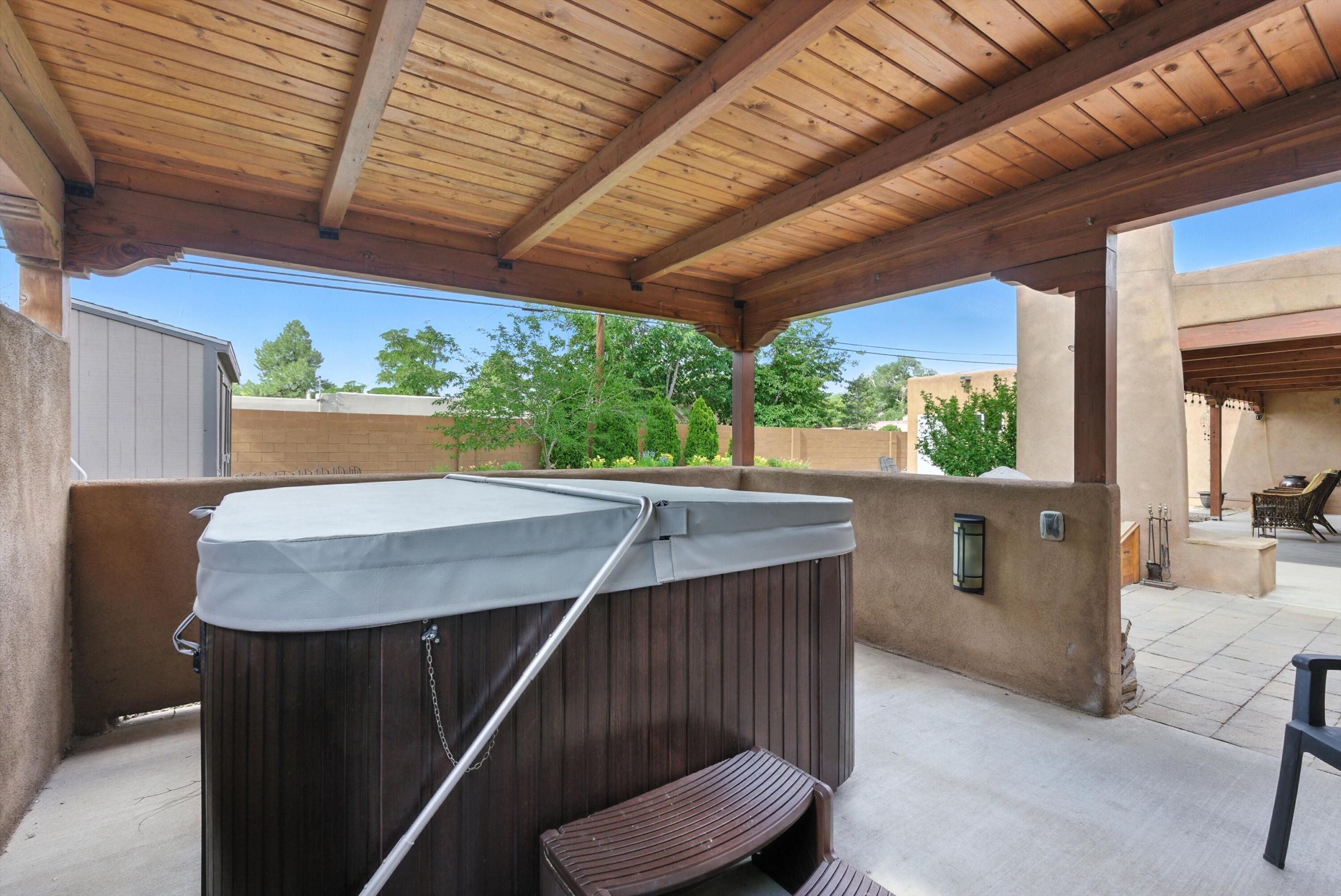 828 CHARLES Place NW