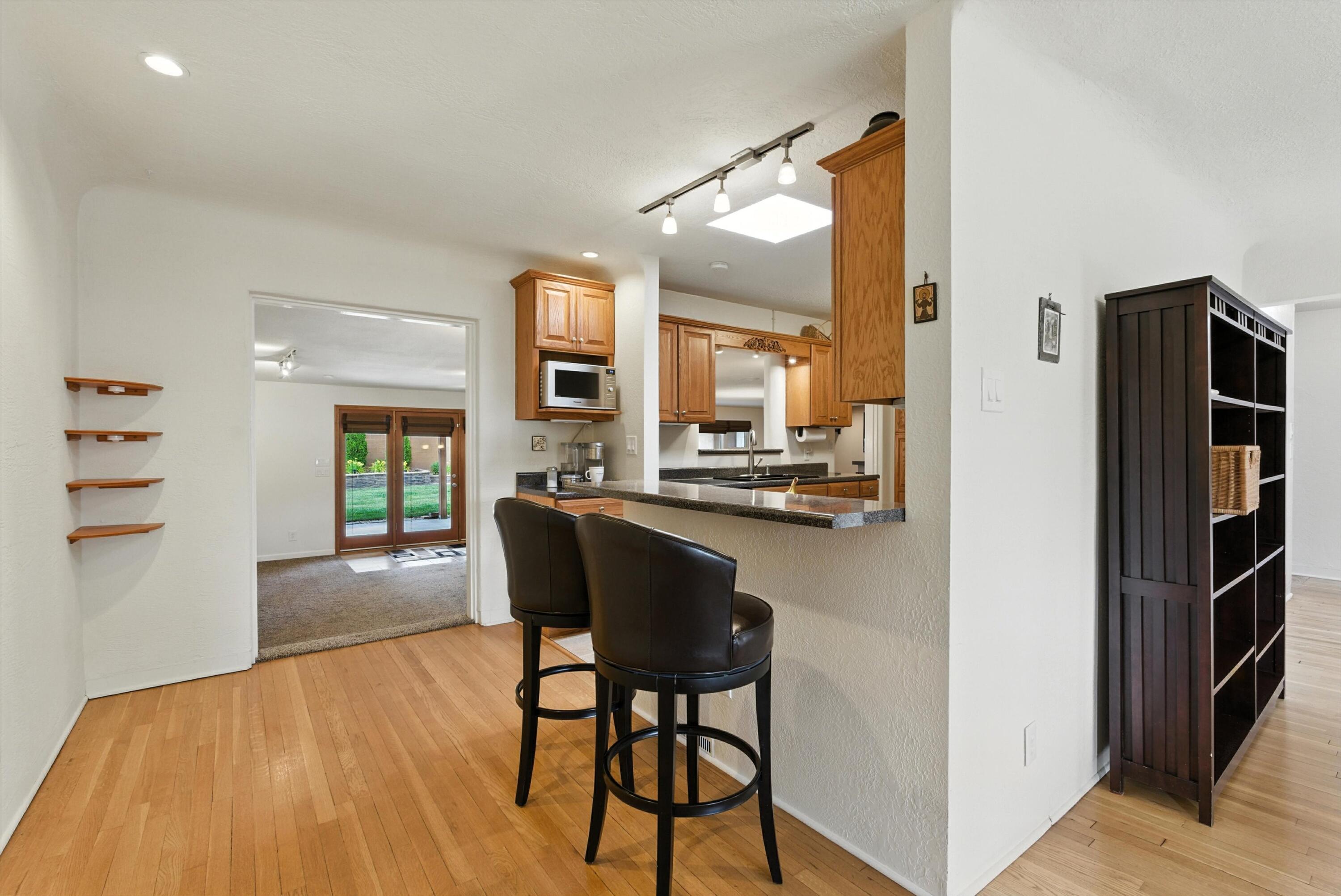 828 CHARLES Place NW