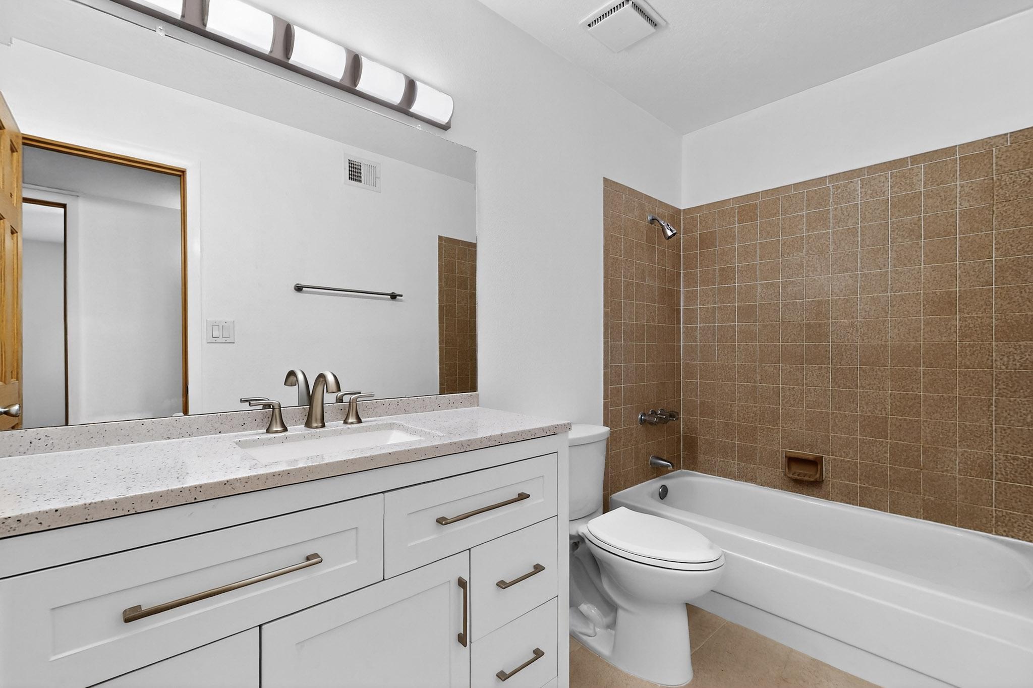 6940 CHERRY HILLS Loop NE