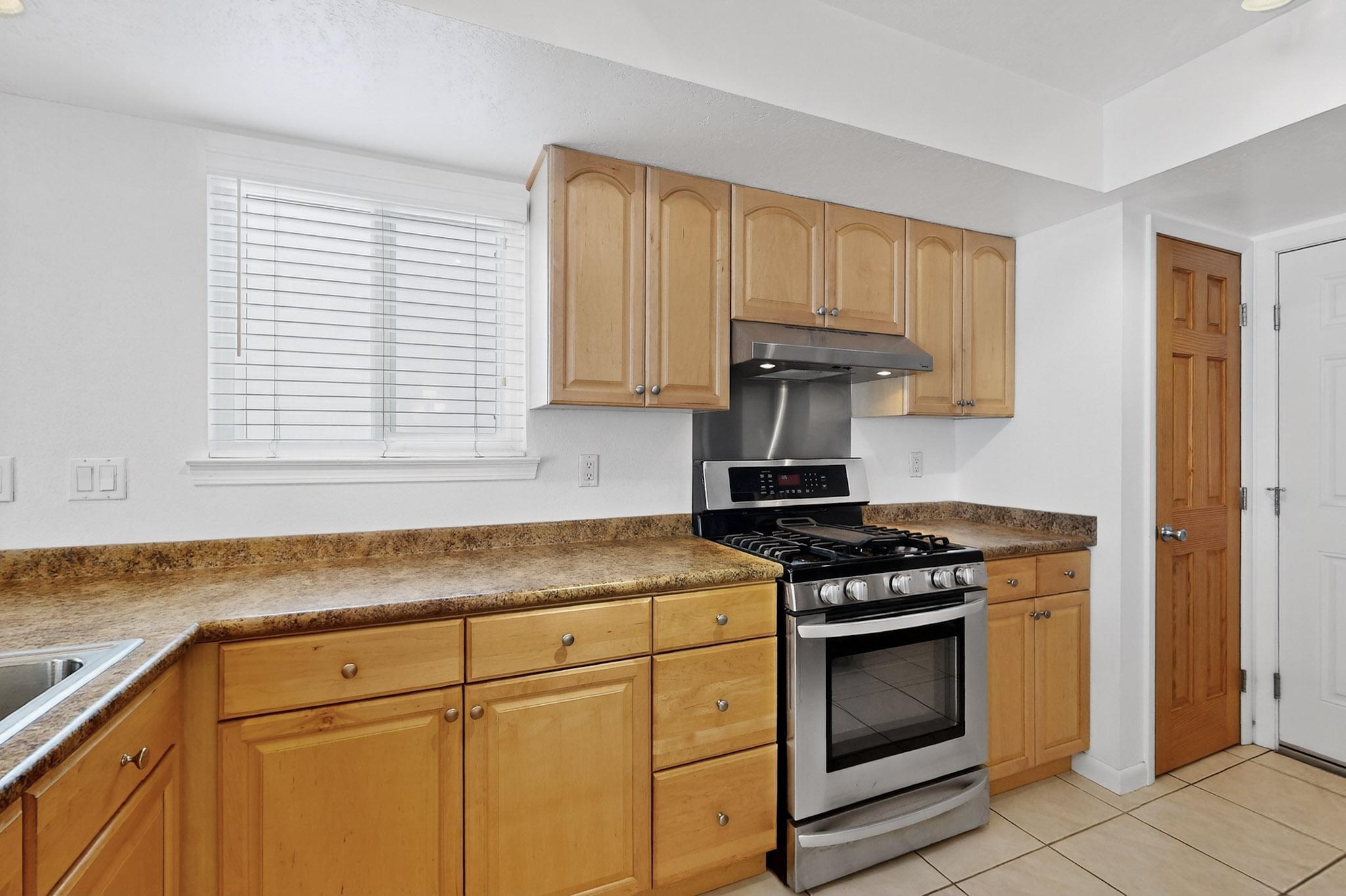 6940 CHERRY HILLS Loop NE