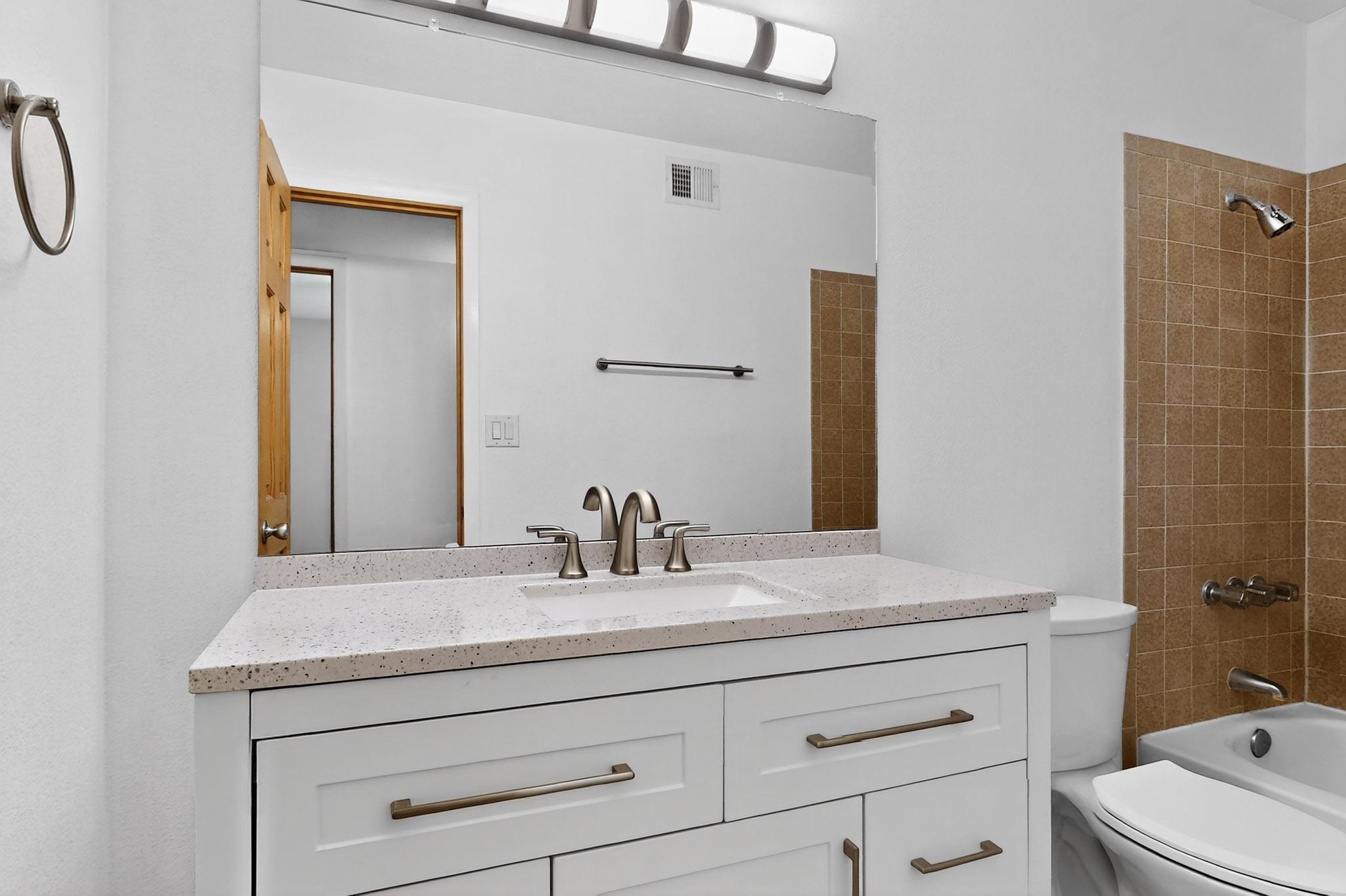 6940 CHERRY HILLS Loop NE