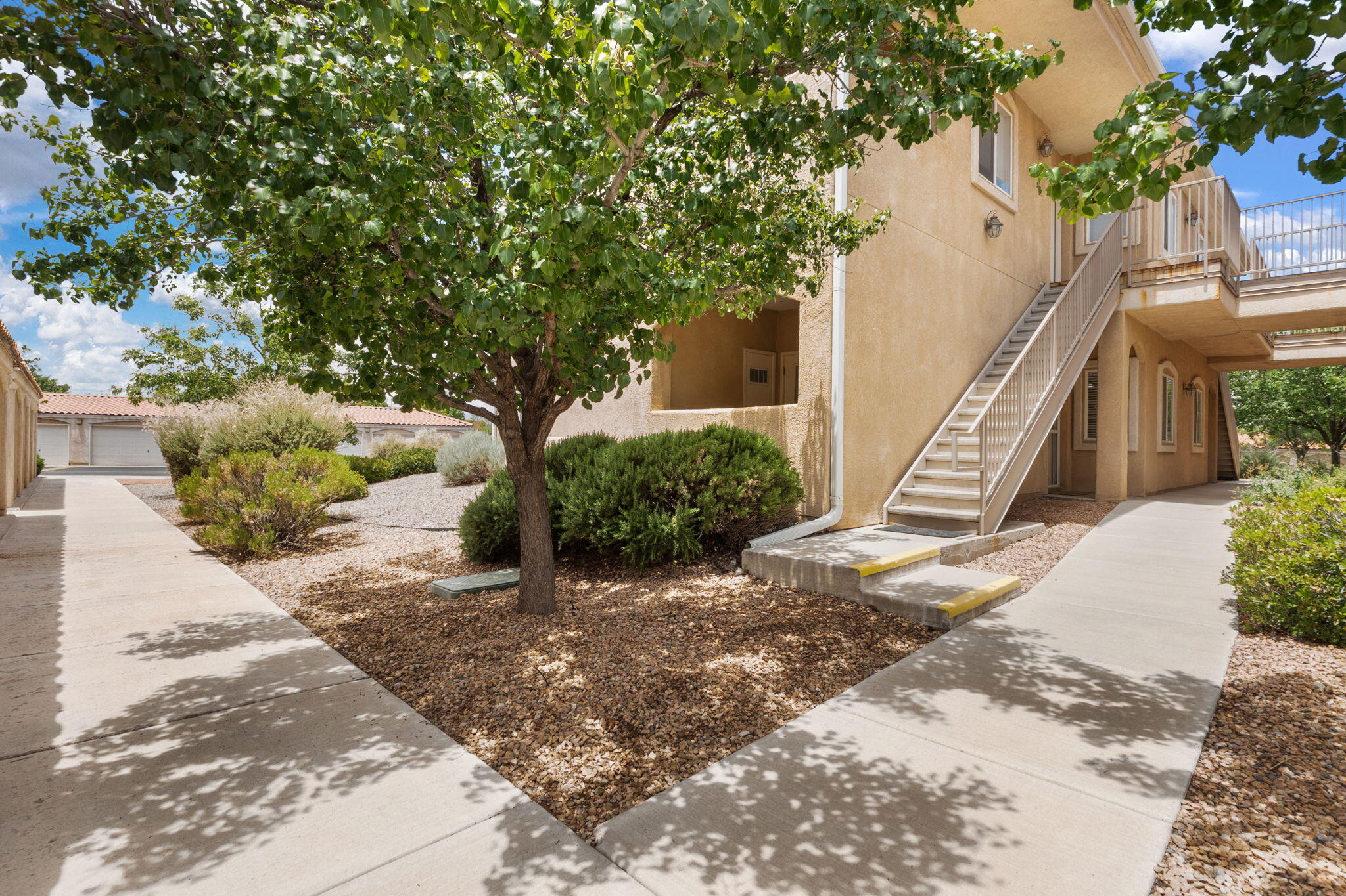 6800 VISTA DEL NORTE Drive NE 912