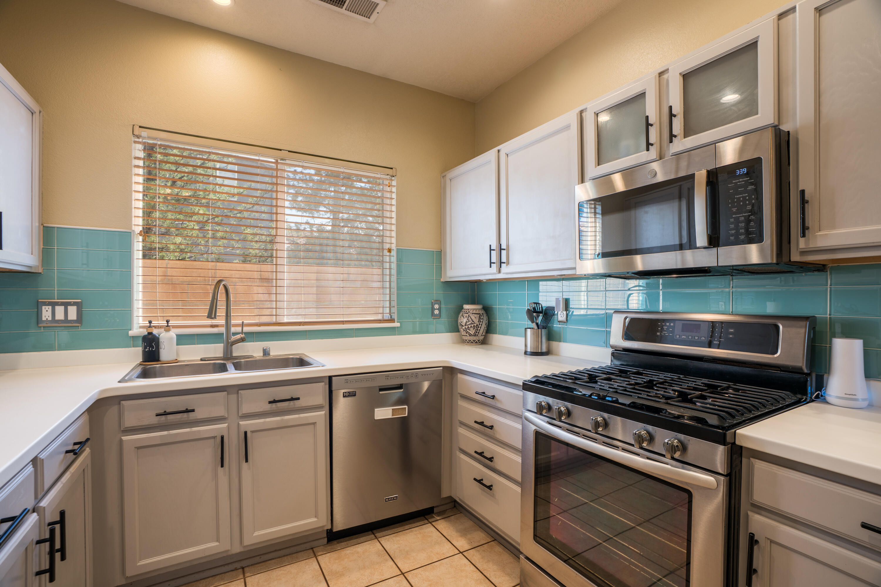 1101 SANTA MARTHA Court NE