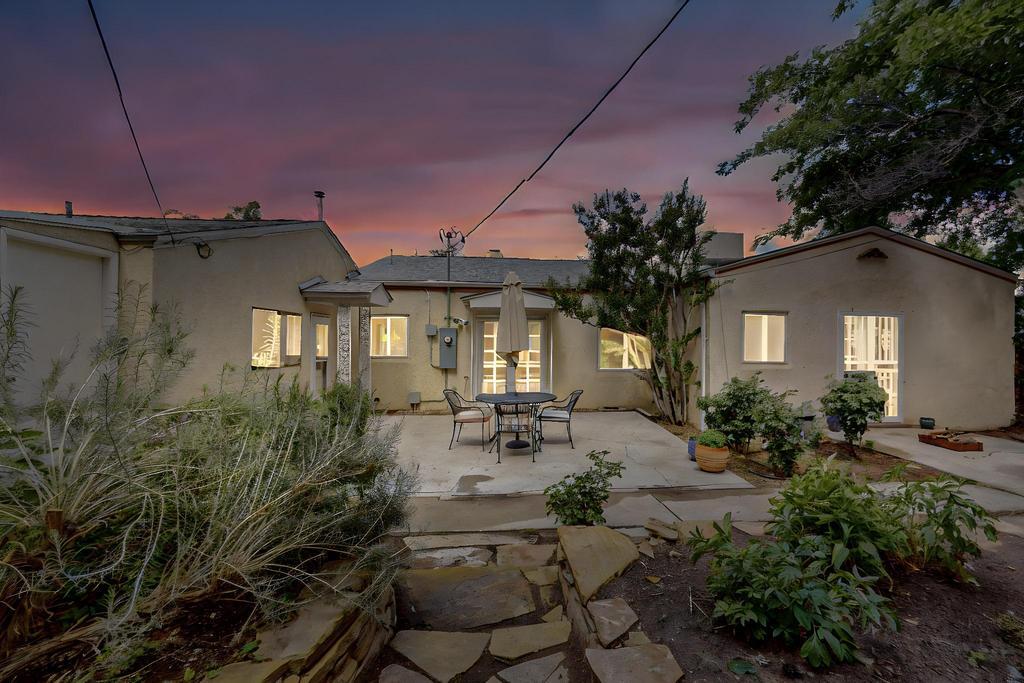 710 AMHERST Drive SE