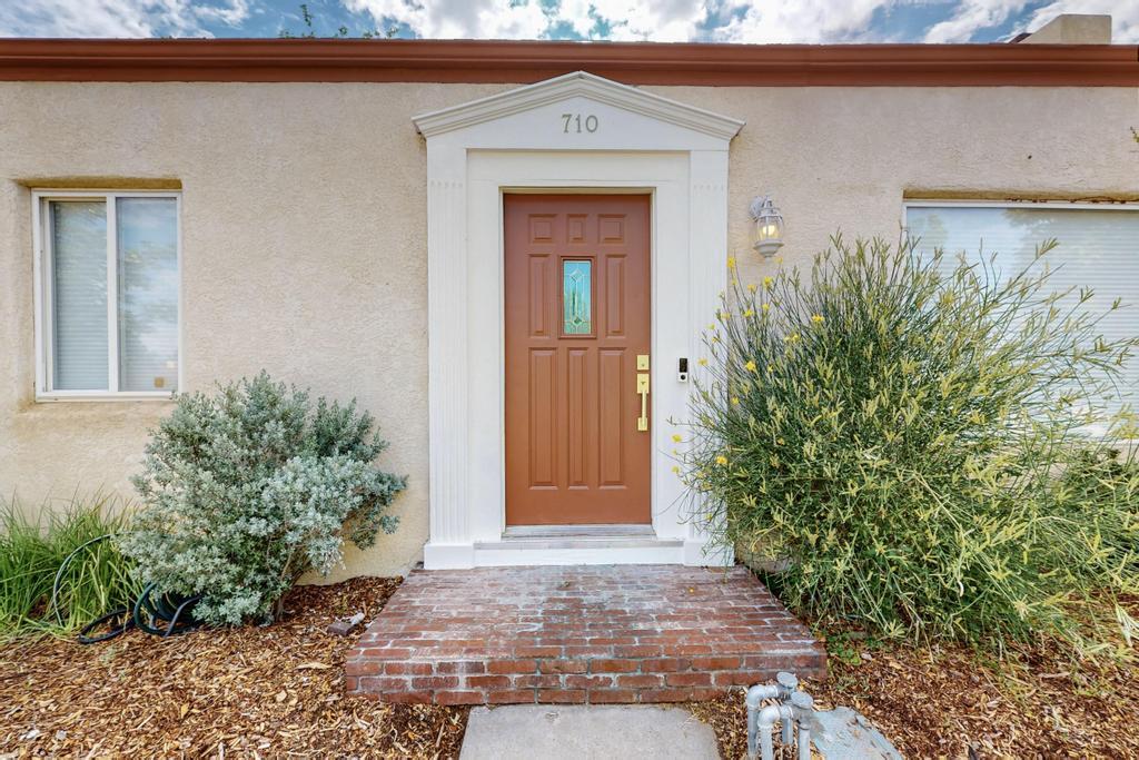 710 AMHERST Drive SE