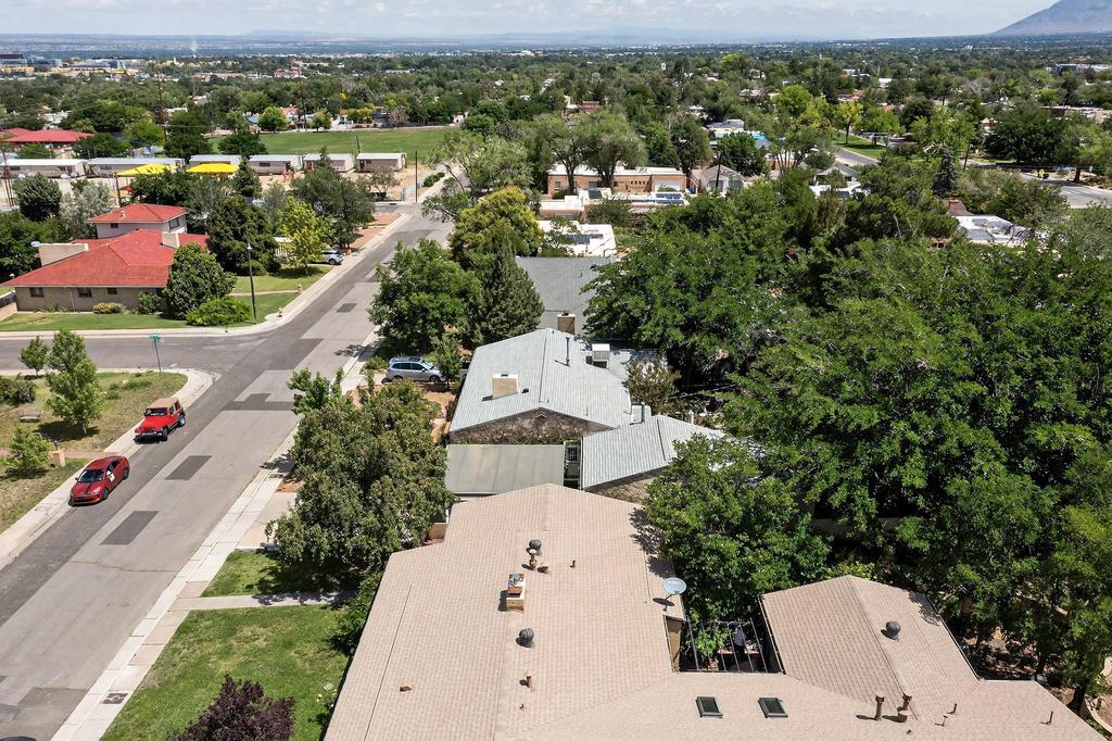 710 AMHERST Drive SE