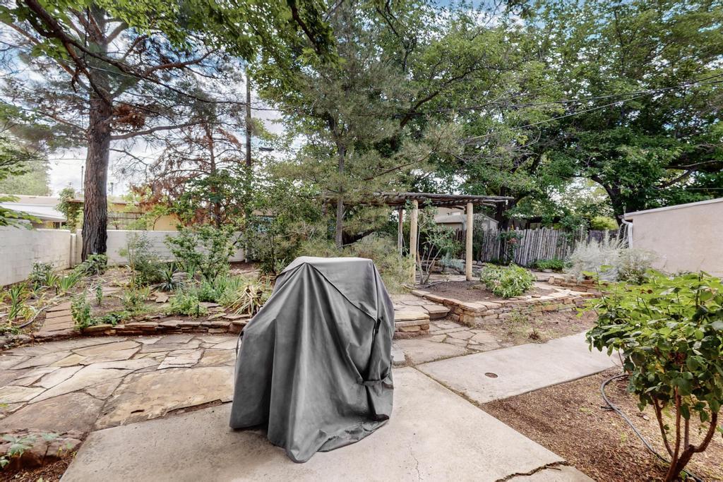 710 AMHERST Drive SE