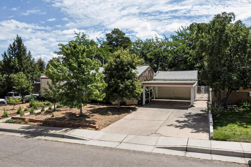 710 AMHERST Drive SE