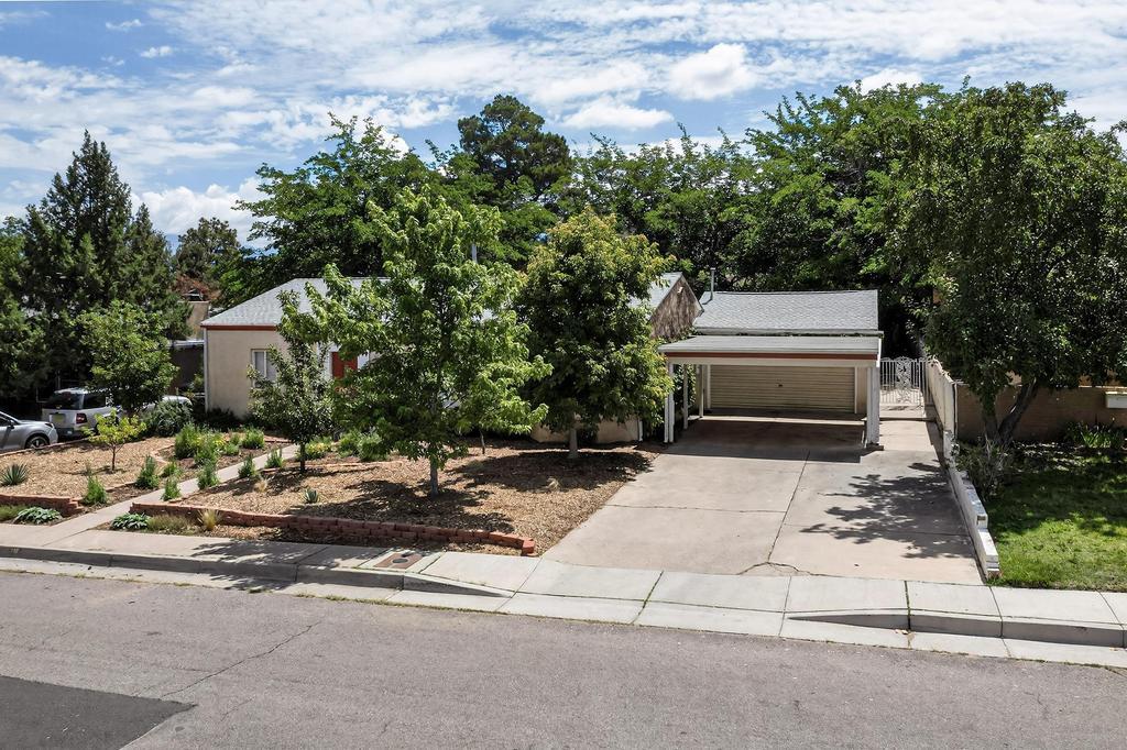 710 AMHERST Drive SE