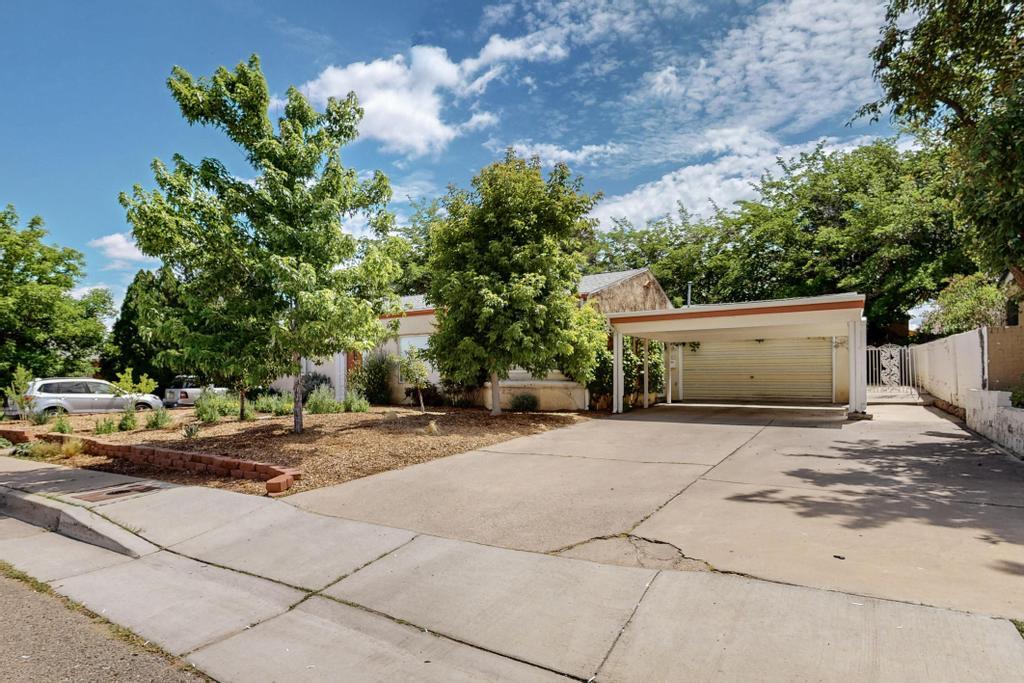 710 AMHERST Drive SE