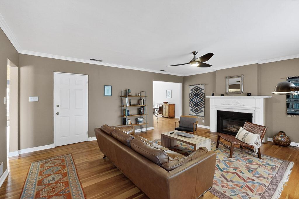 710 AMHERST Drive SE