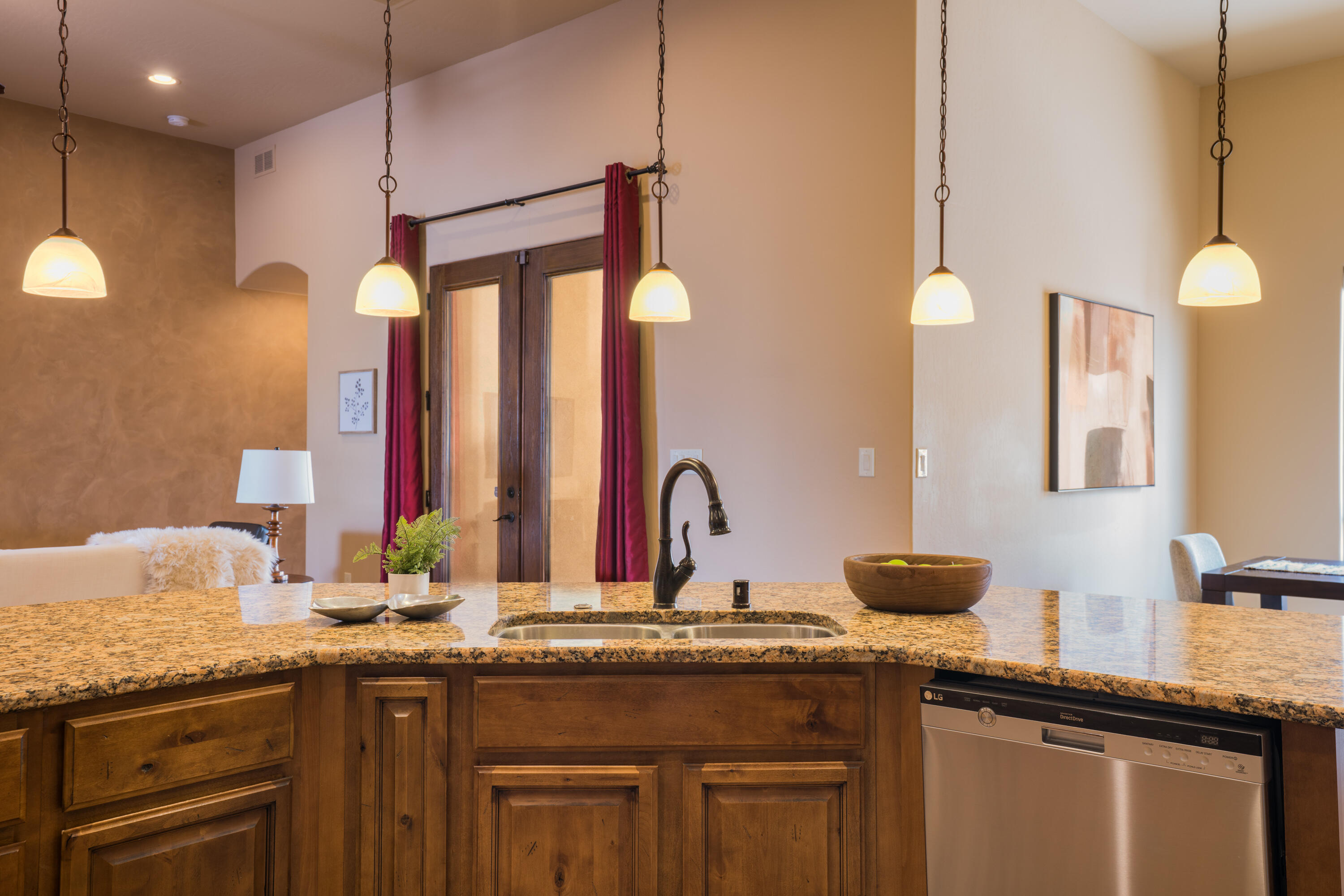 8020 VICTORIA Drive NW