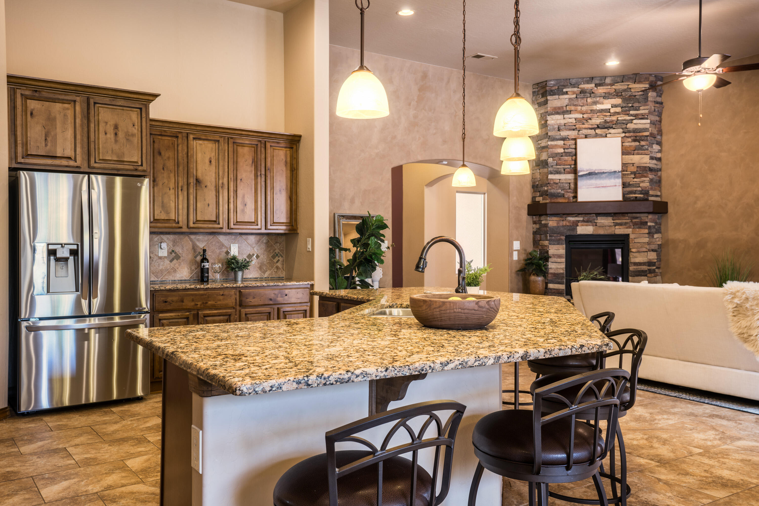 8020 VICTORIA Drive NW