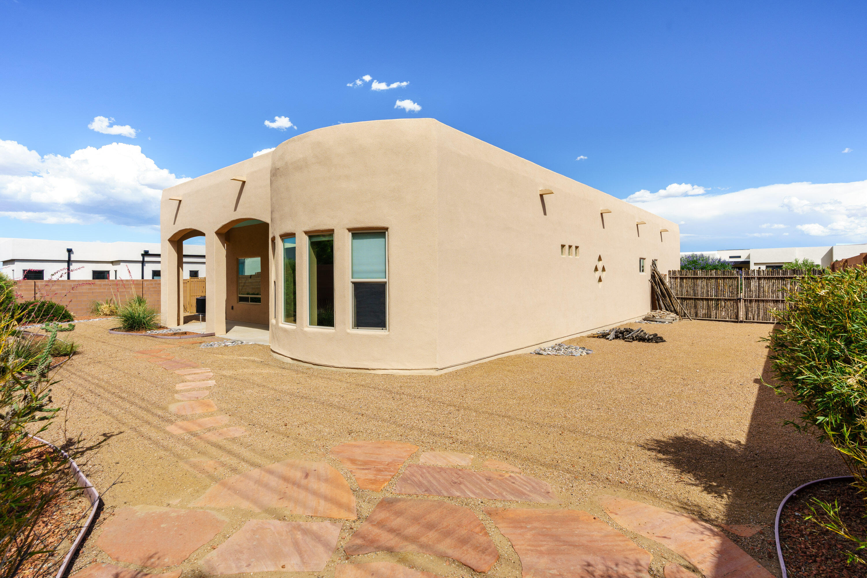 8020 VICTORIA Drive NW