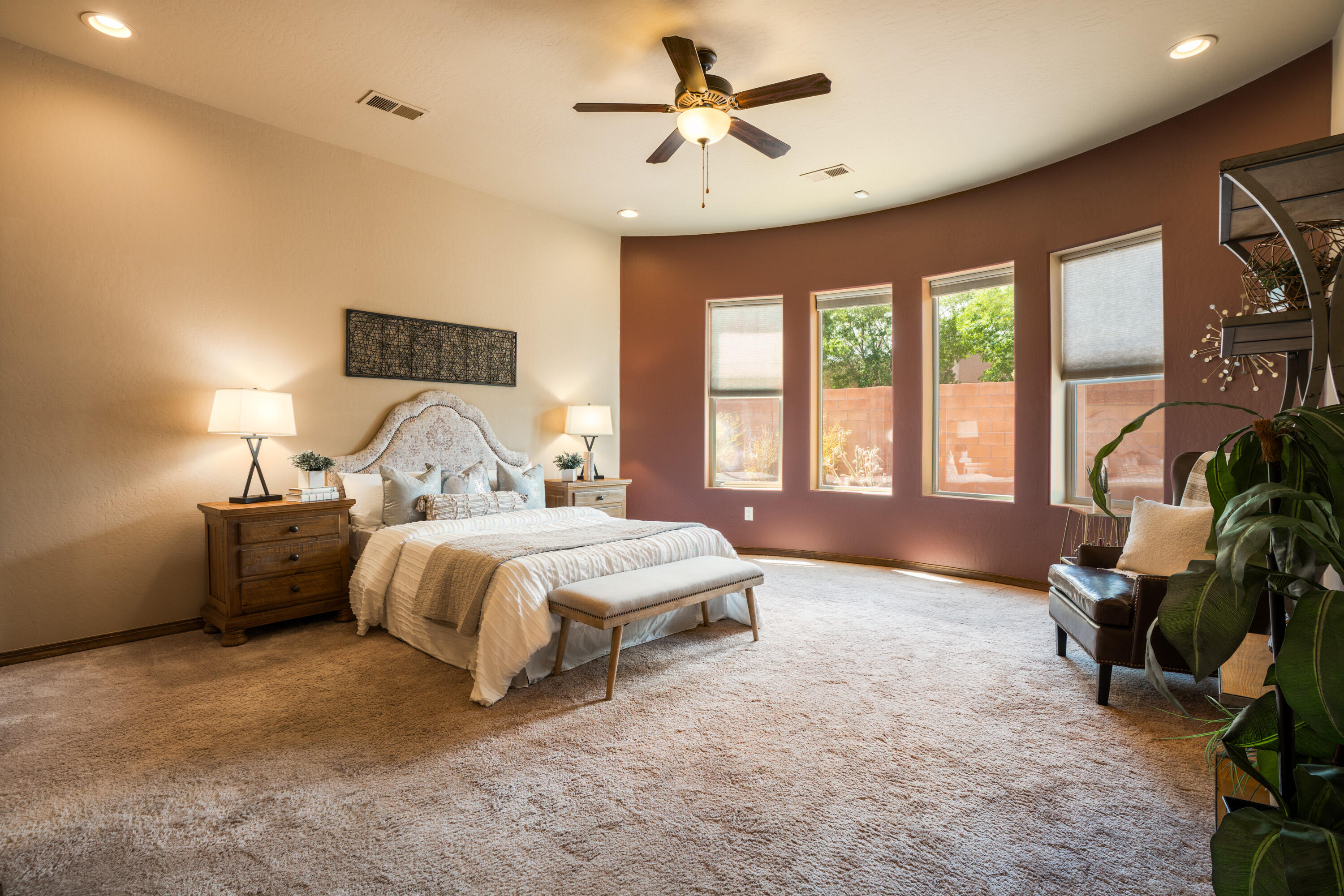 8020 VICTORIA Drive NW