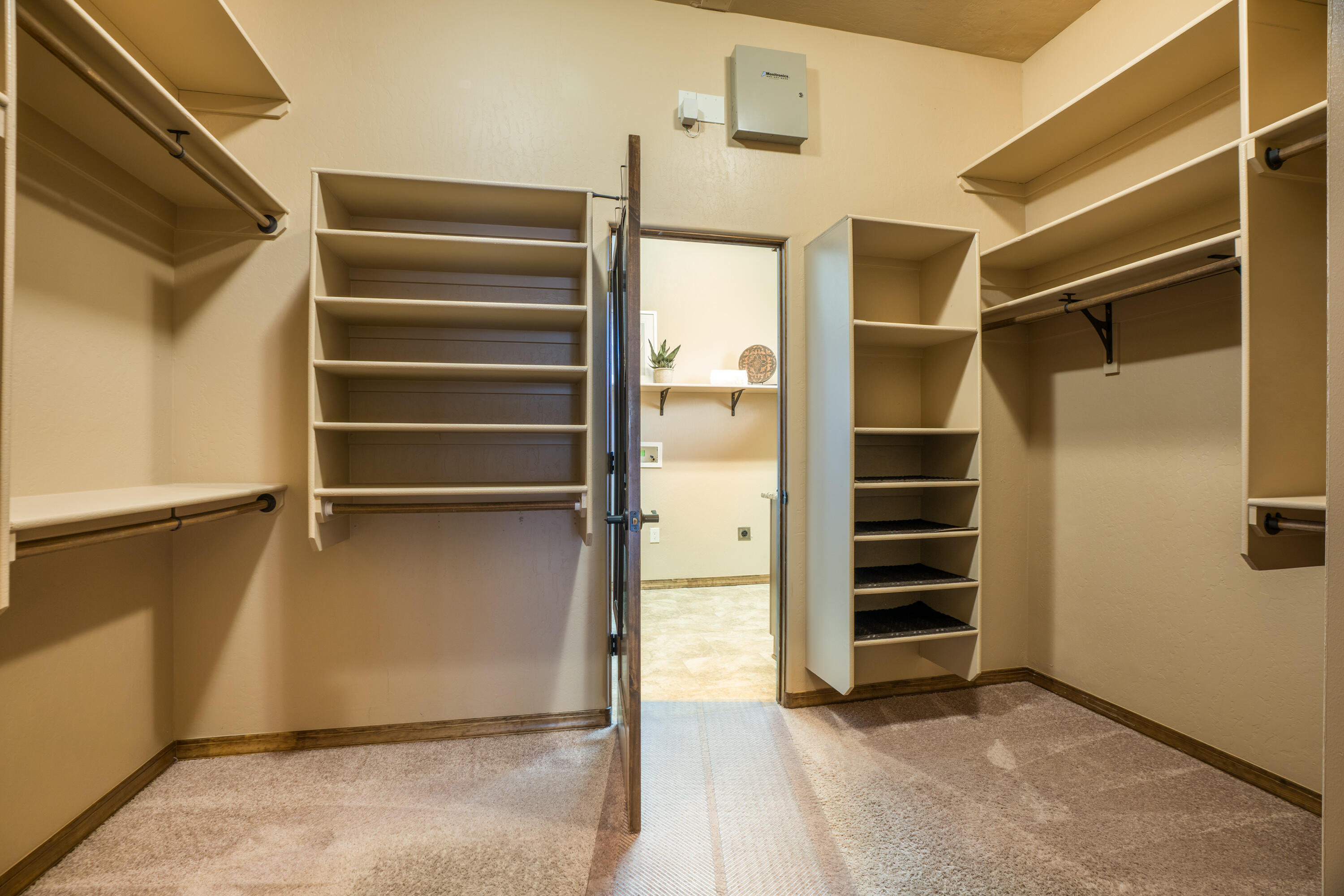 8020 VICTORIA Drive NW