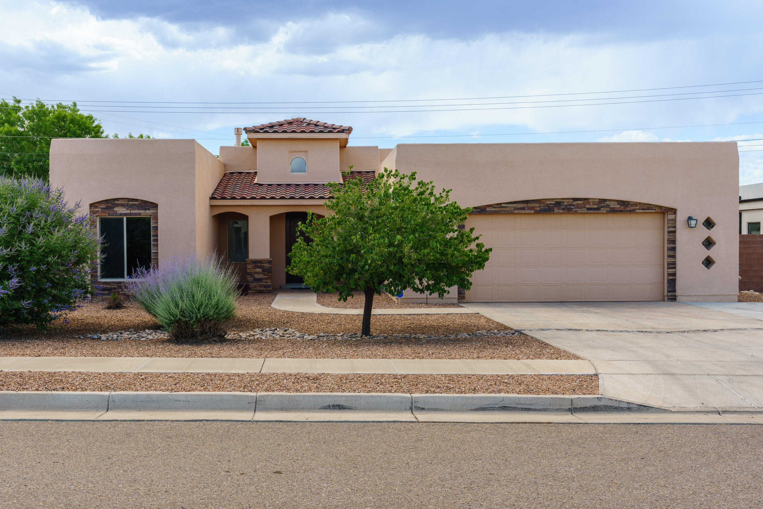 8020 VICTORIA Drive NW