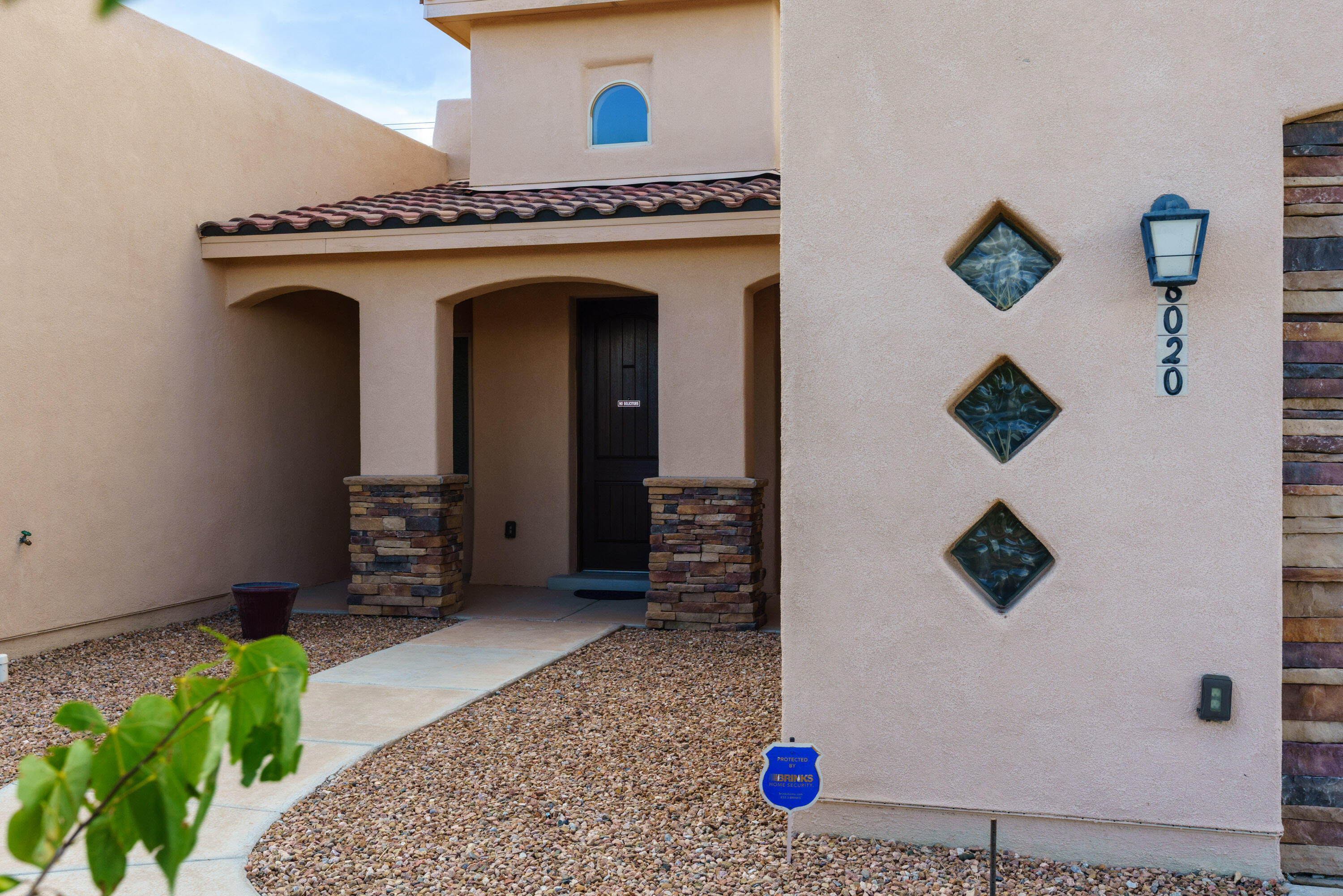 8020 VICTORIA Drive NW