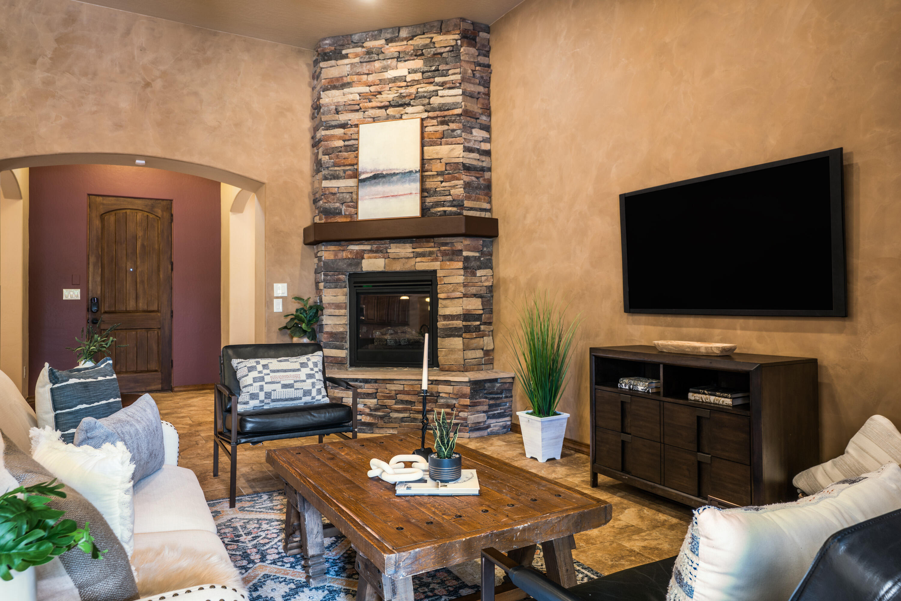 8020 VICTORIA Drive NW