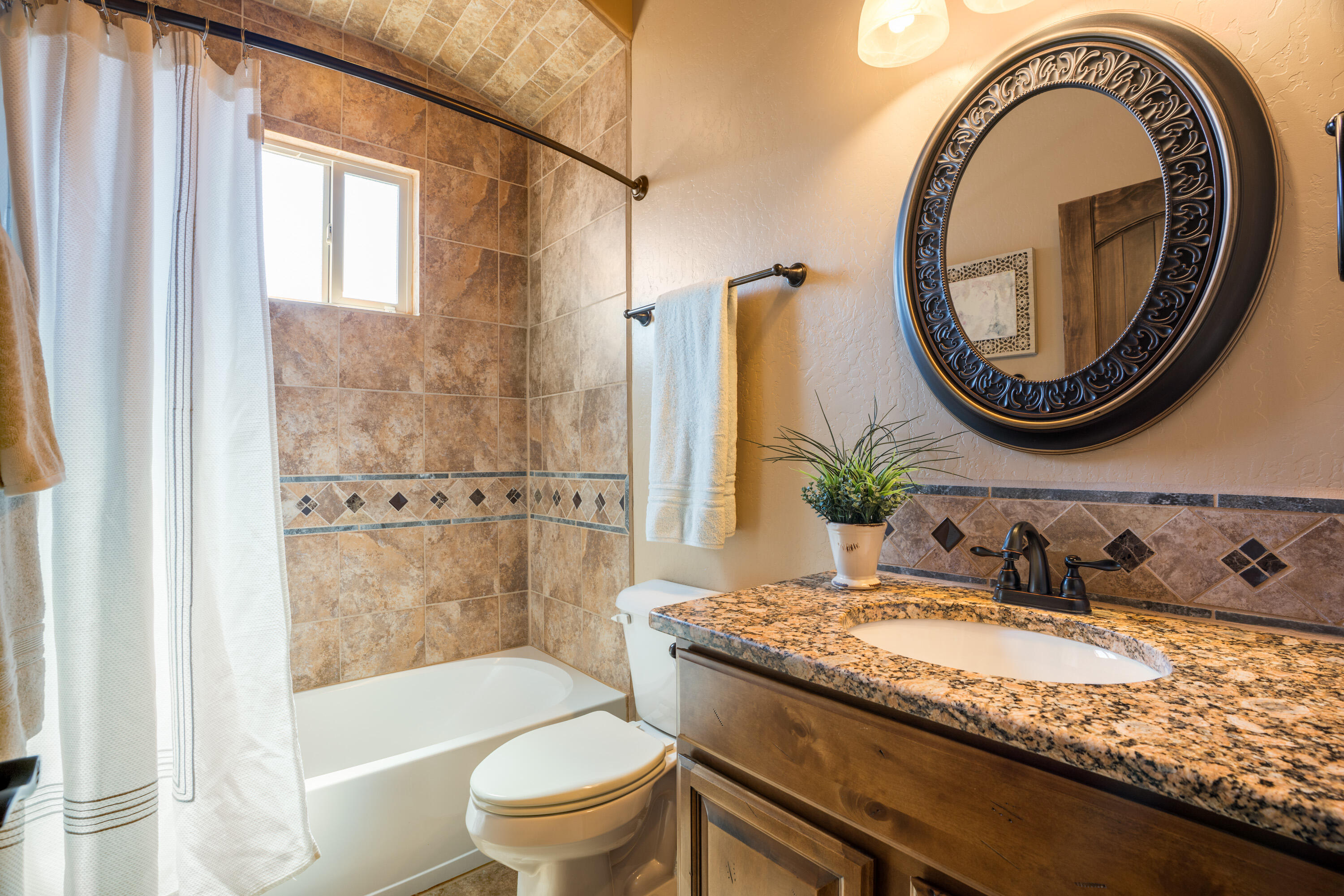 8020 VICTORIA Drive NW