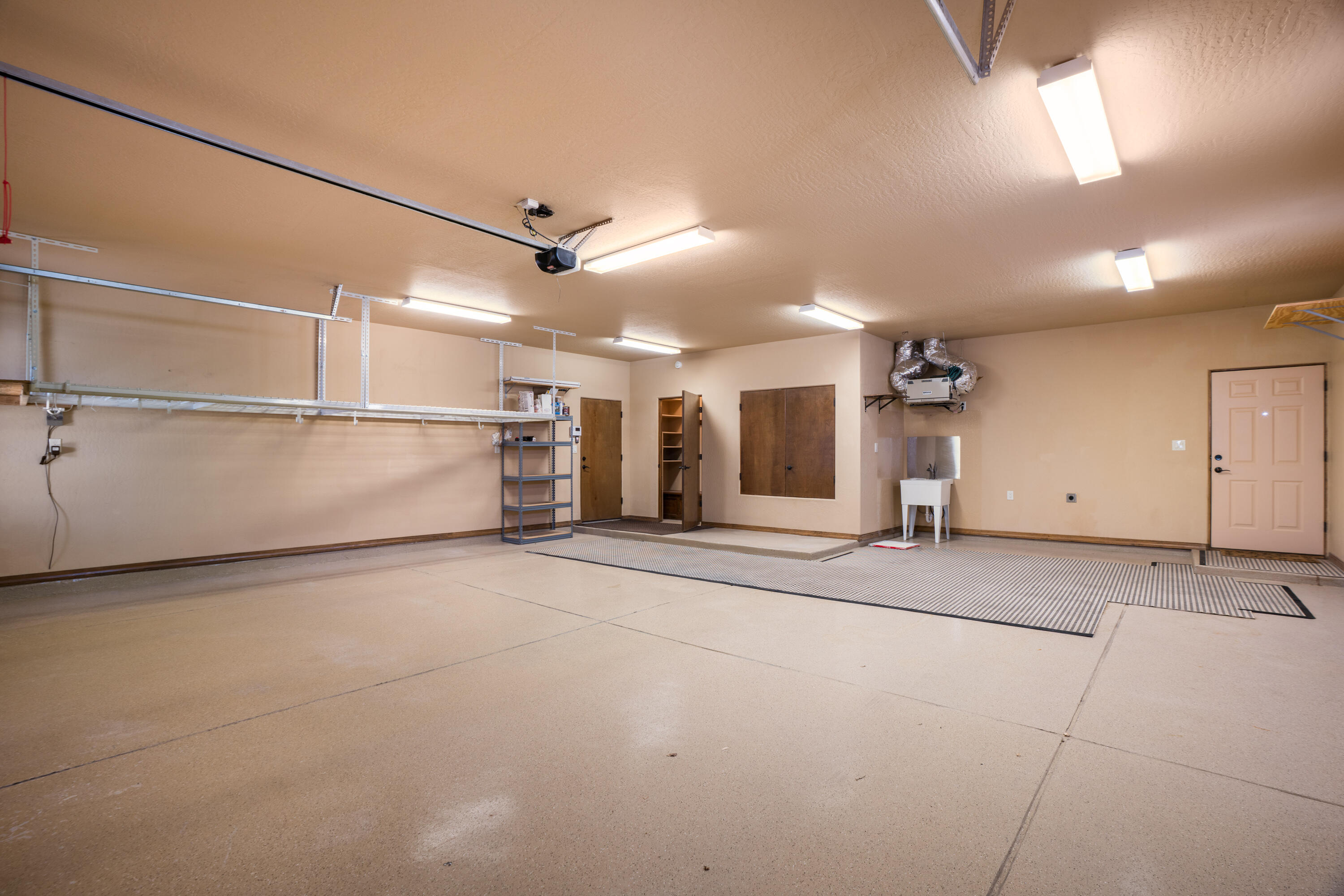 8020 VICTORIA Drive NW