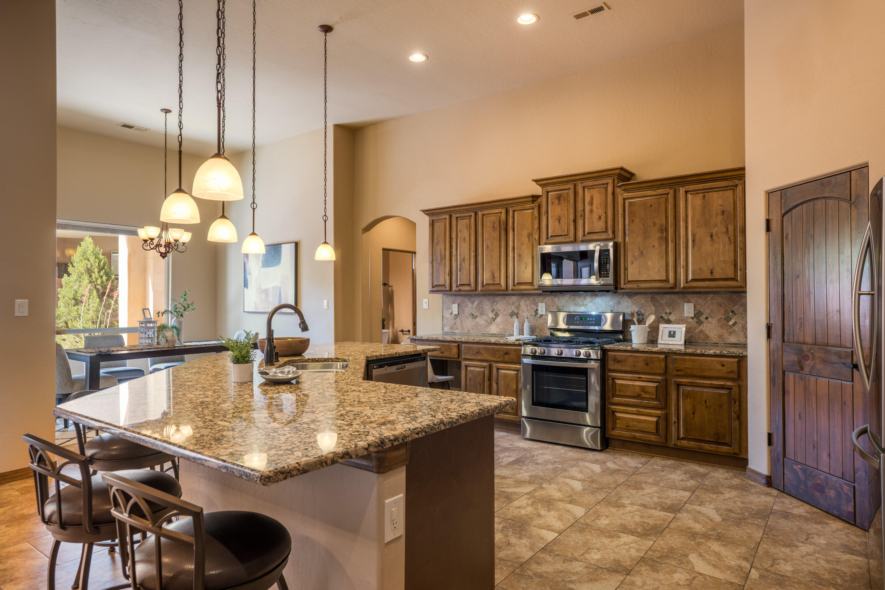 8020 VICTORIA Drive NW