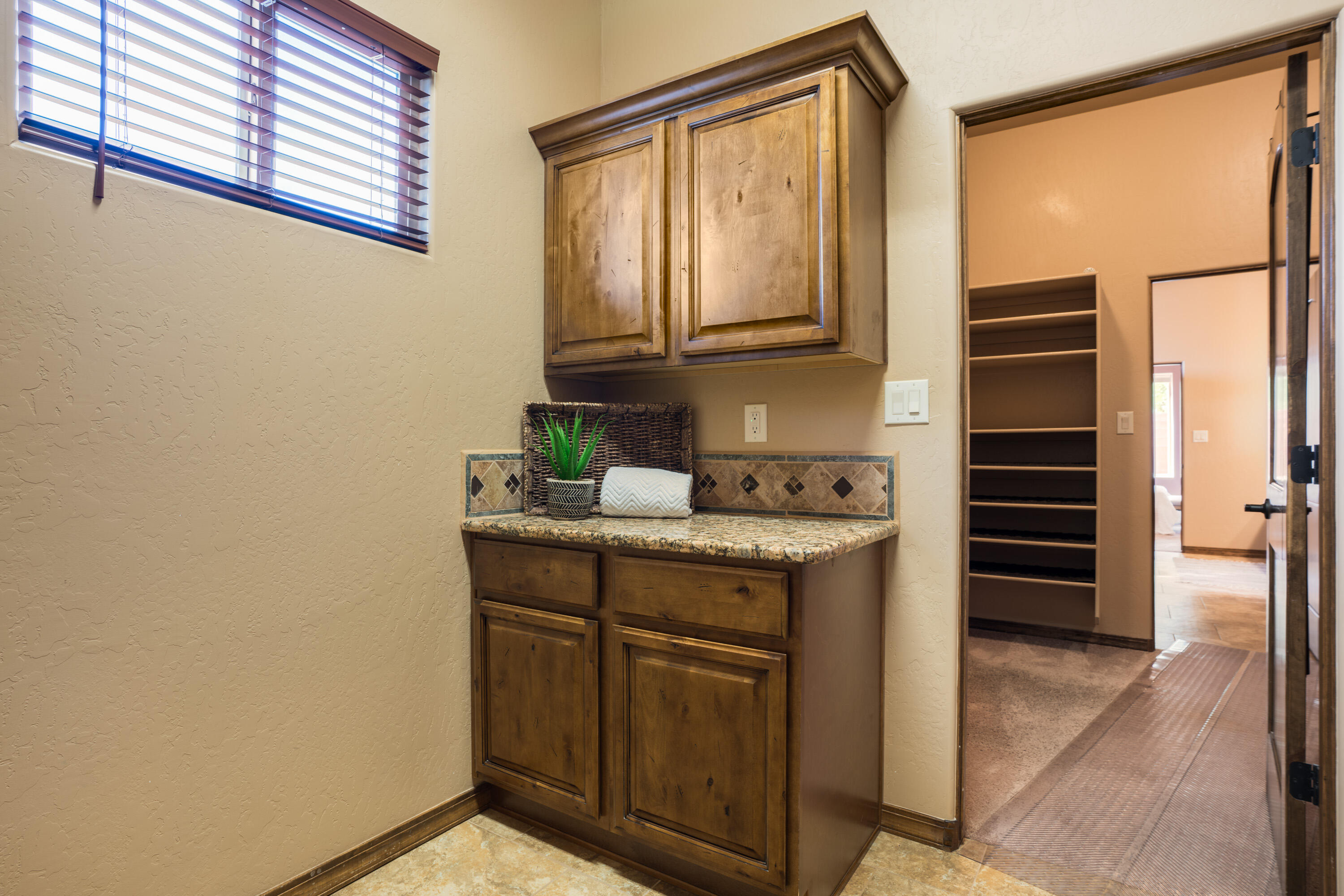 8020 VICTORIA Drive NW