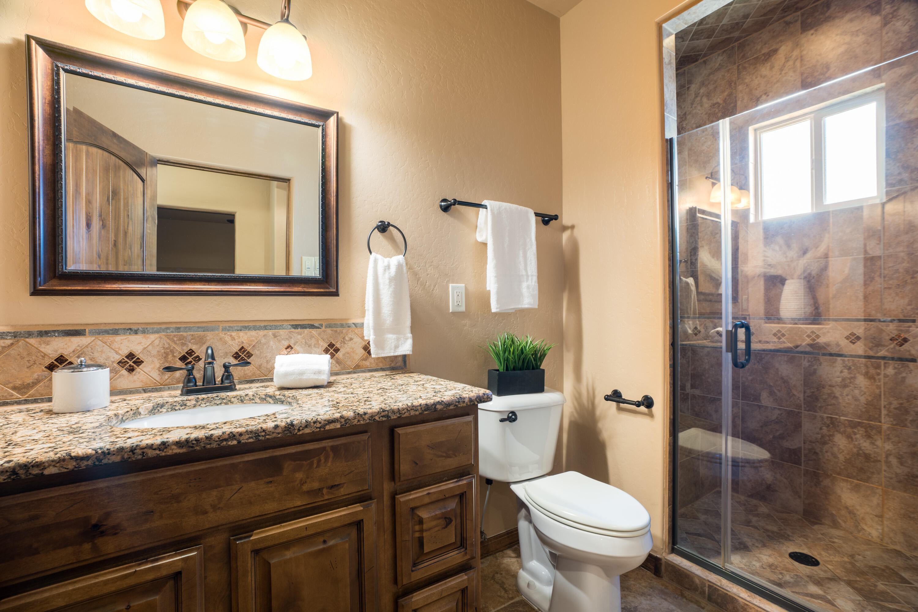 8020 VICTORIA Drive NW