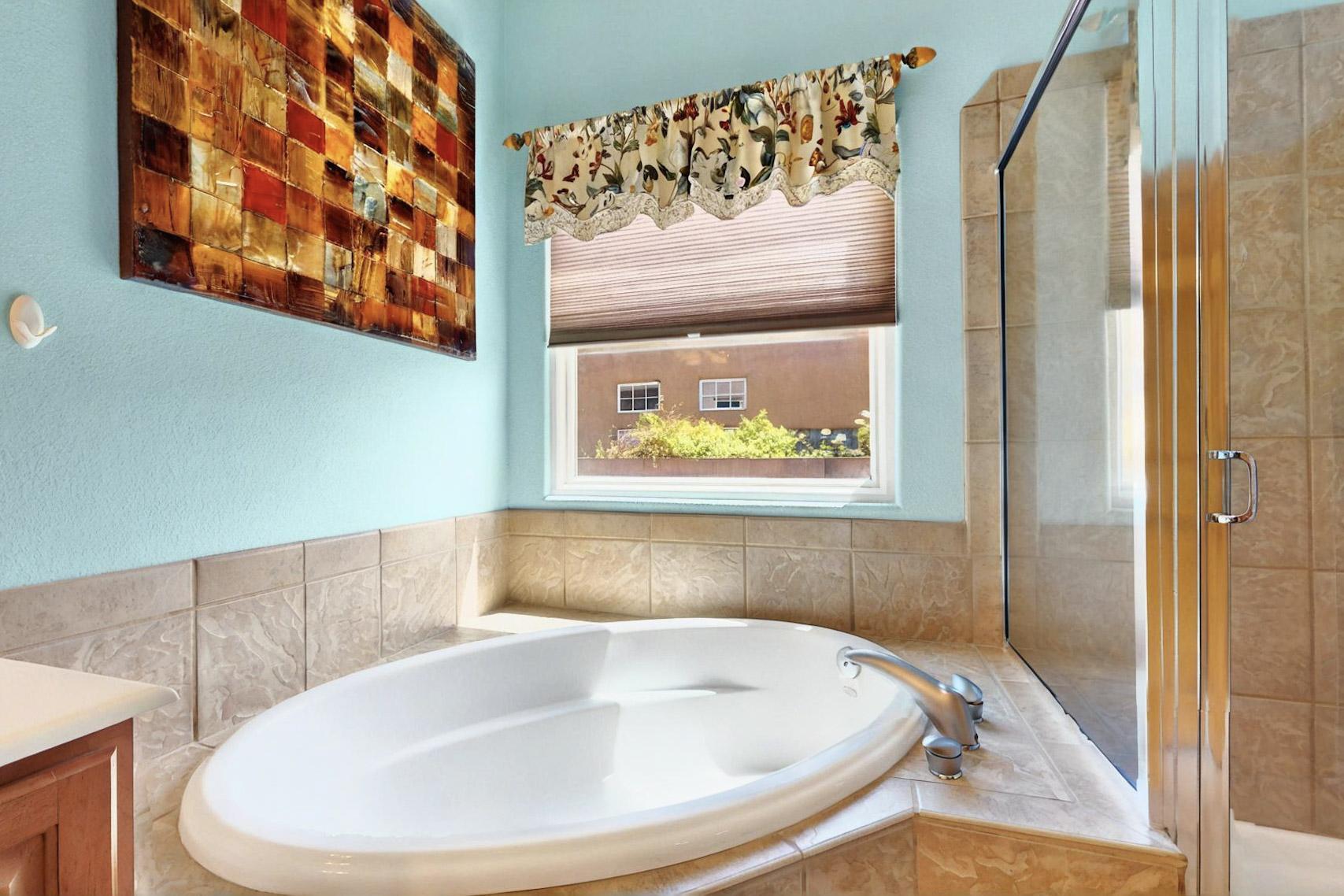 6500 Moon Shadows Drive NW