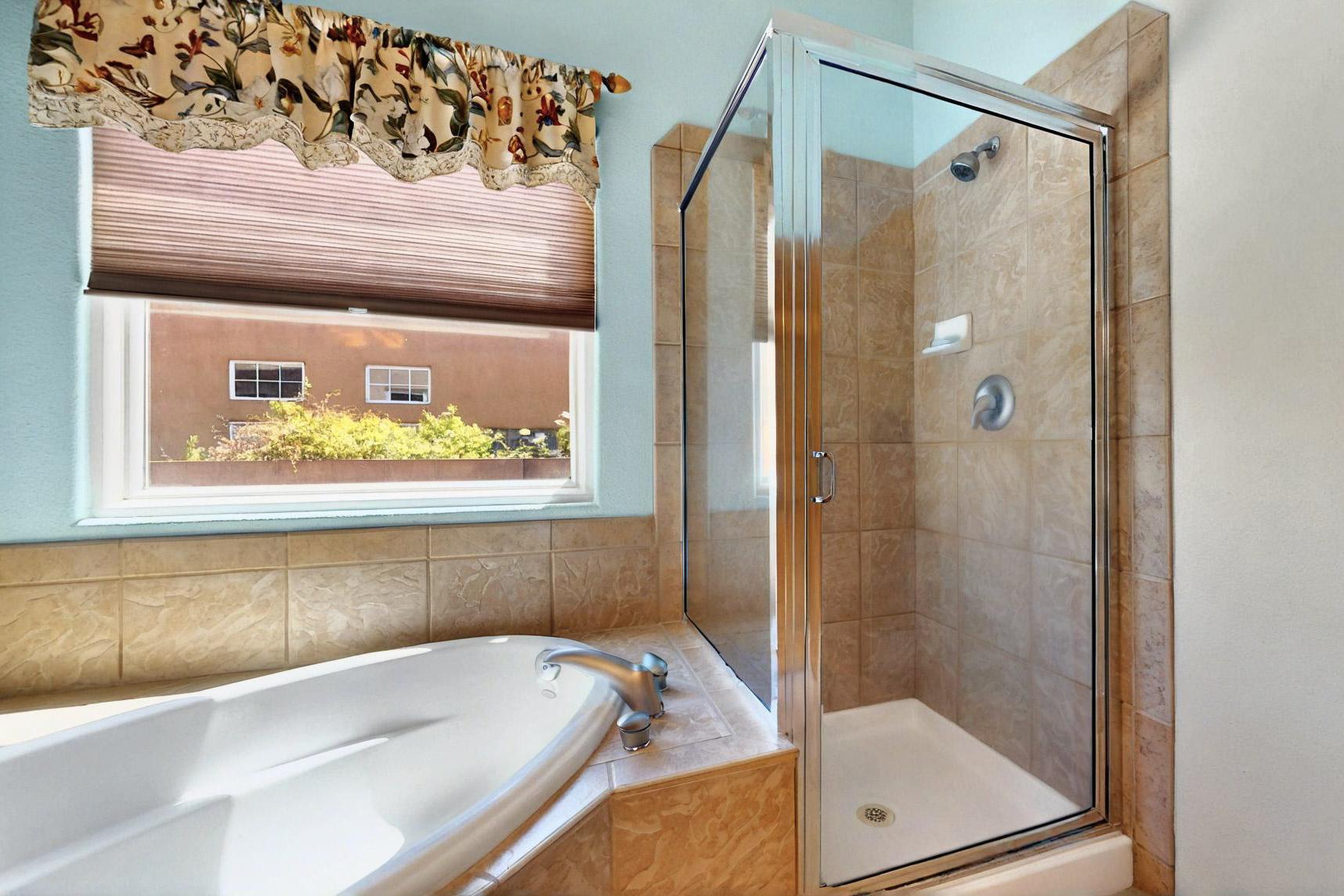 6500 Moon Shadows Drive NW