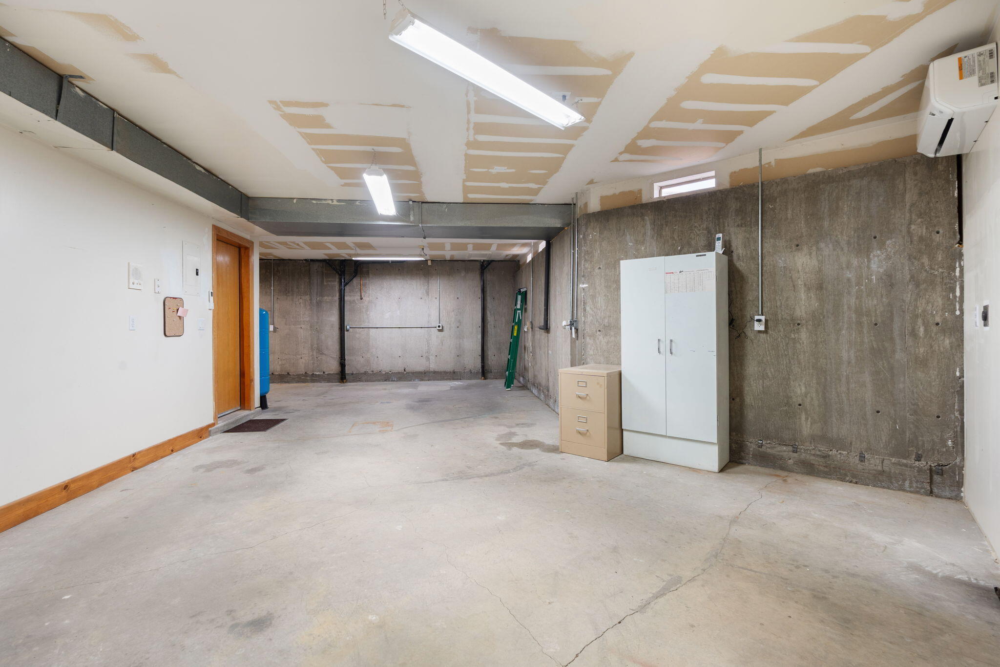 12001 DEL REY Avenue NE