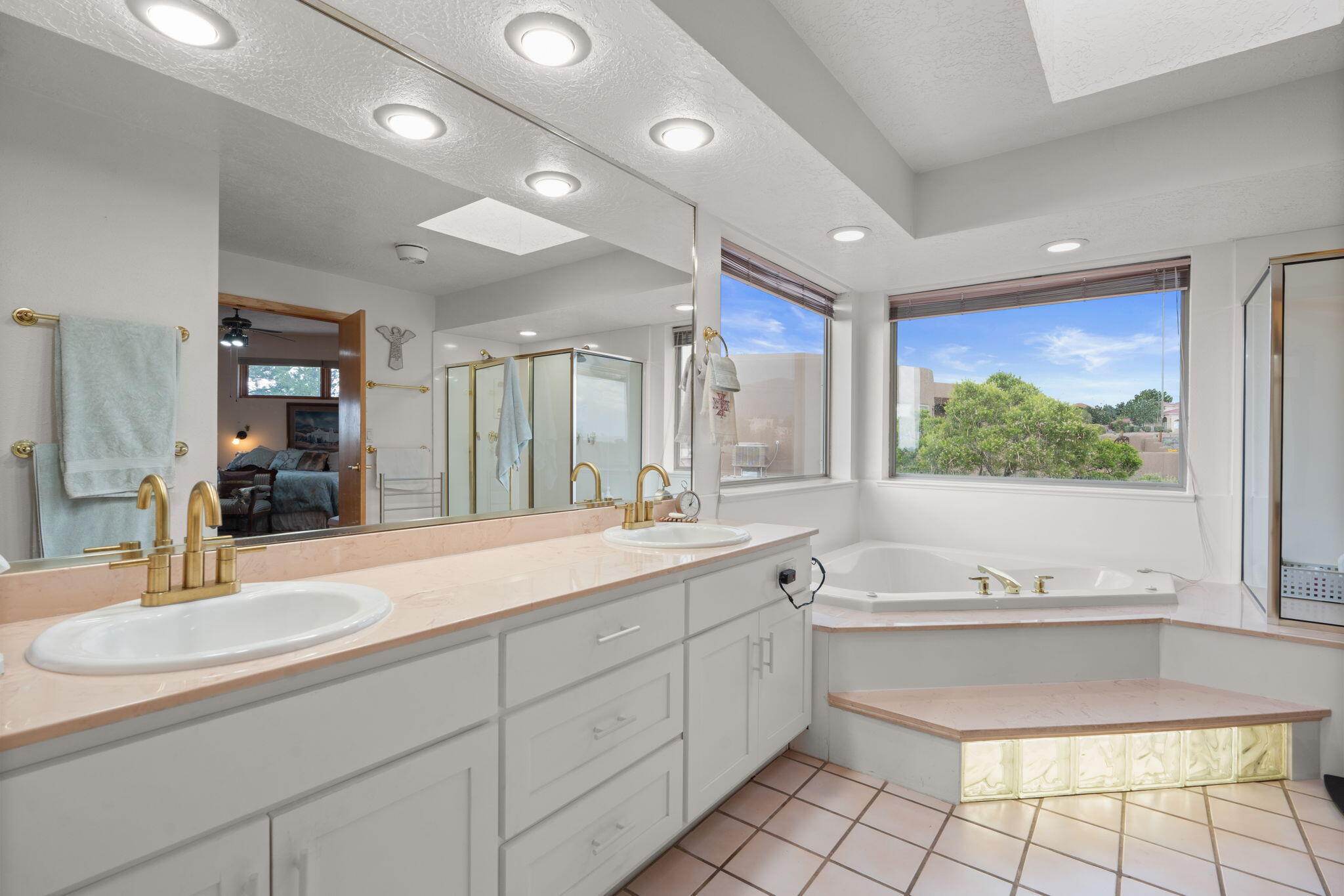 12001 DEL REY Avenue NE