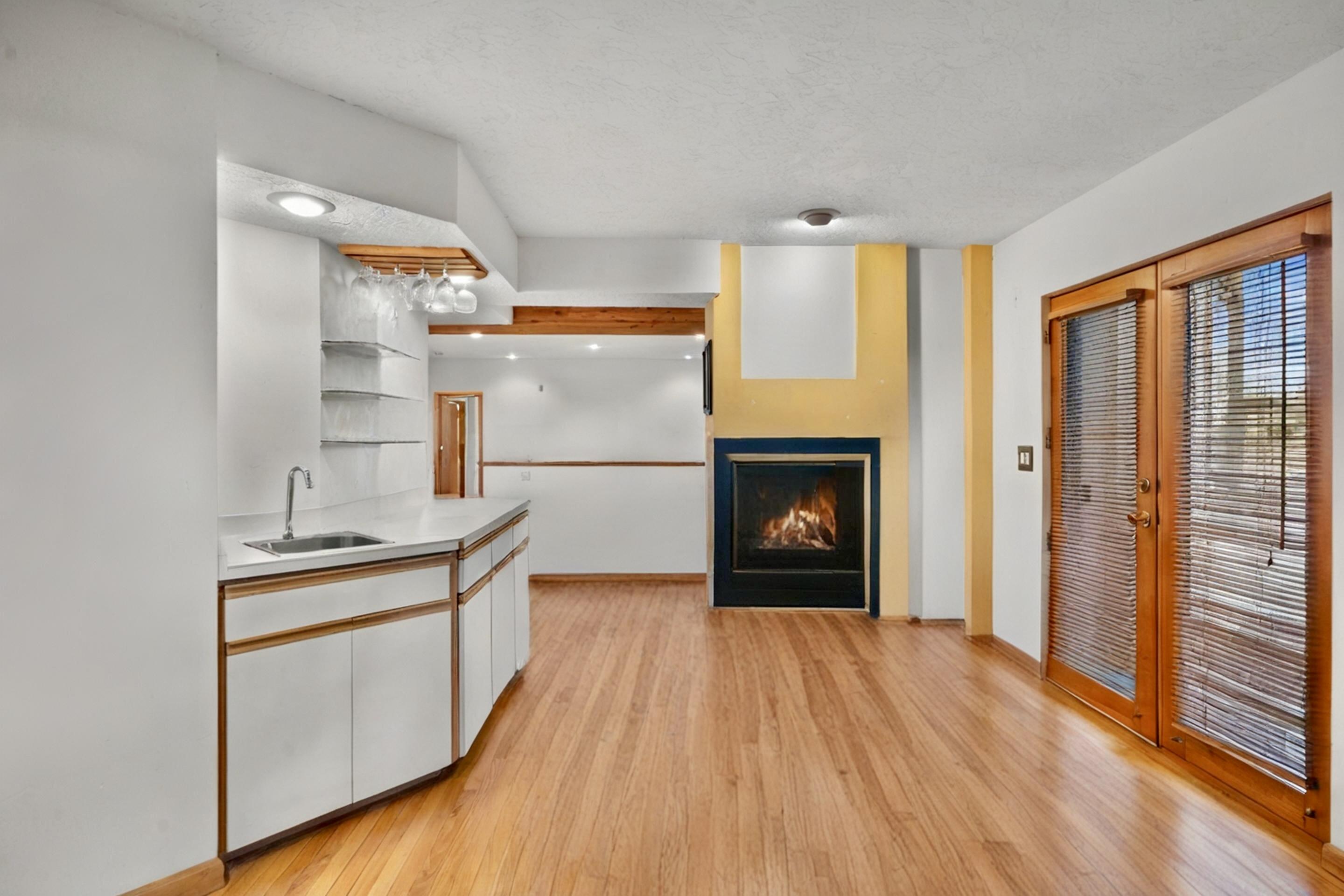 12001 DEL REY Avenue NE