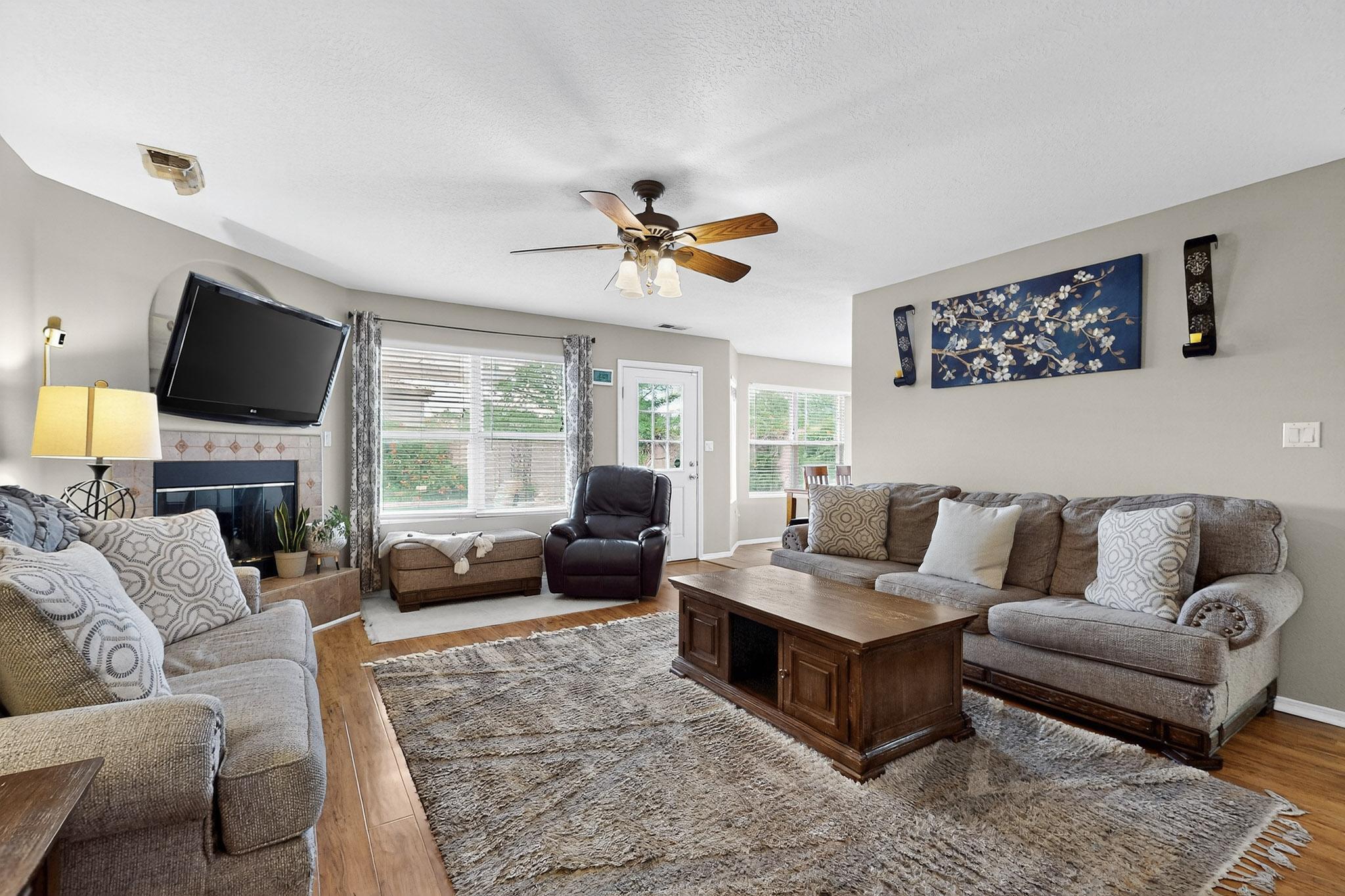 7009 Red Hawk Road NE