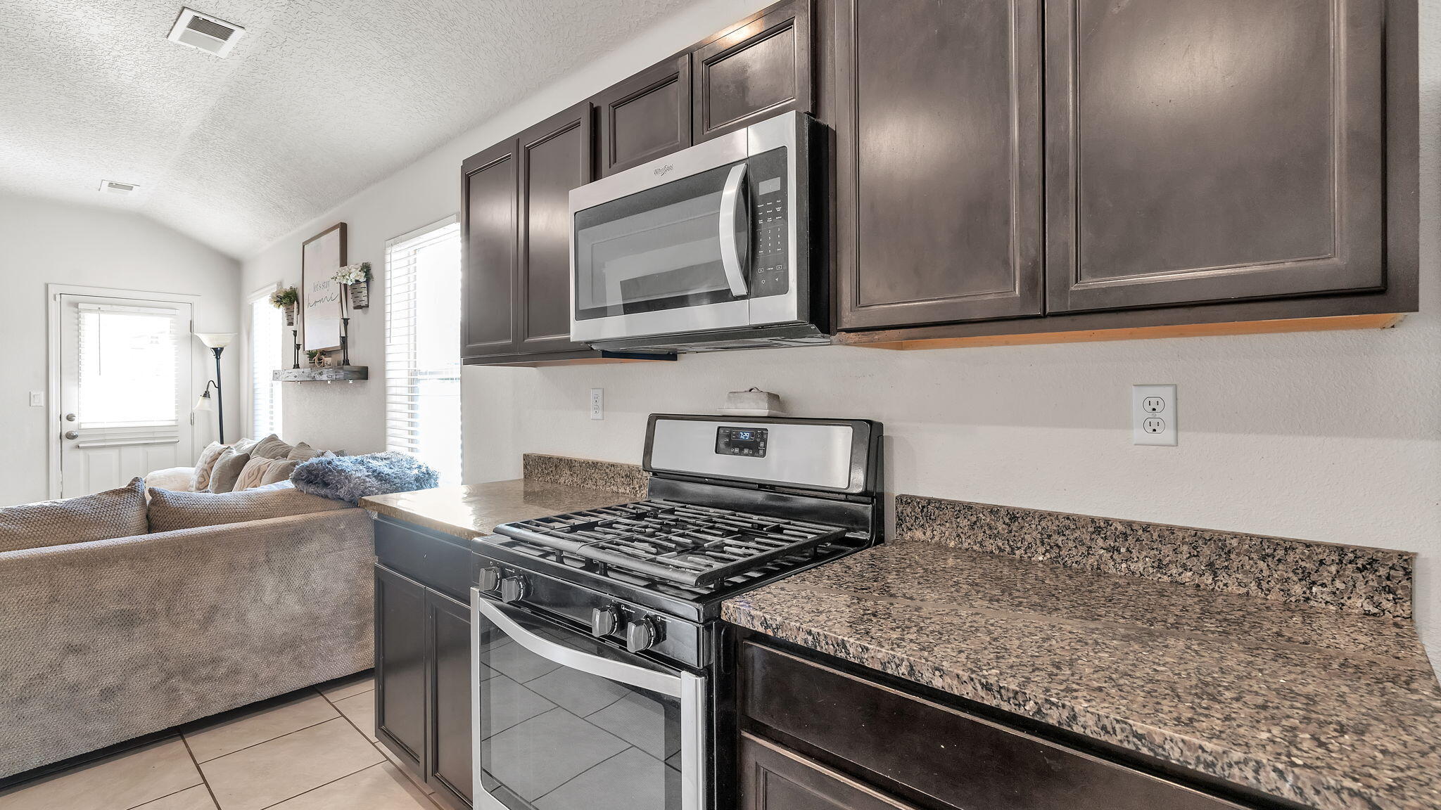 2404 DEL TIMBRE Lane SW