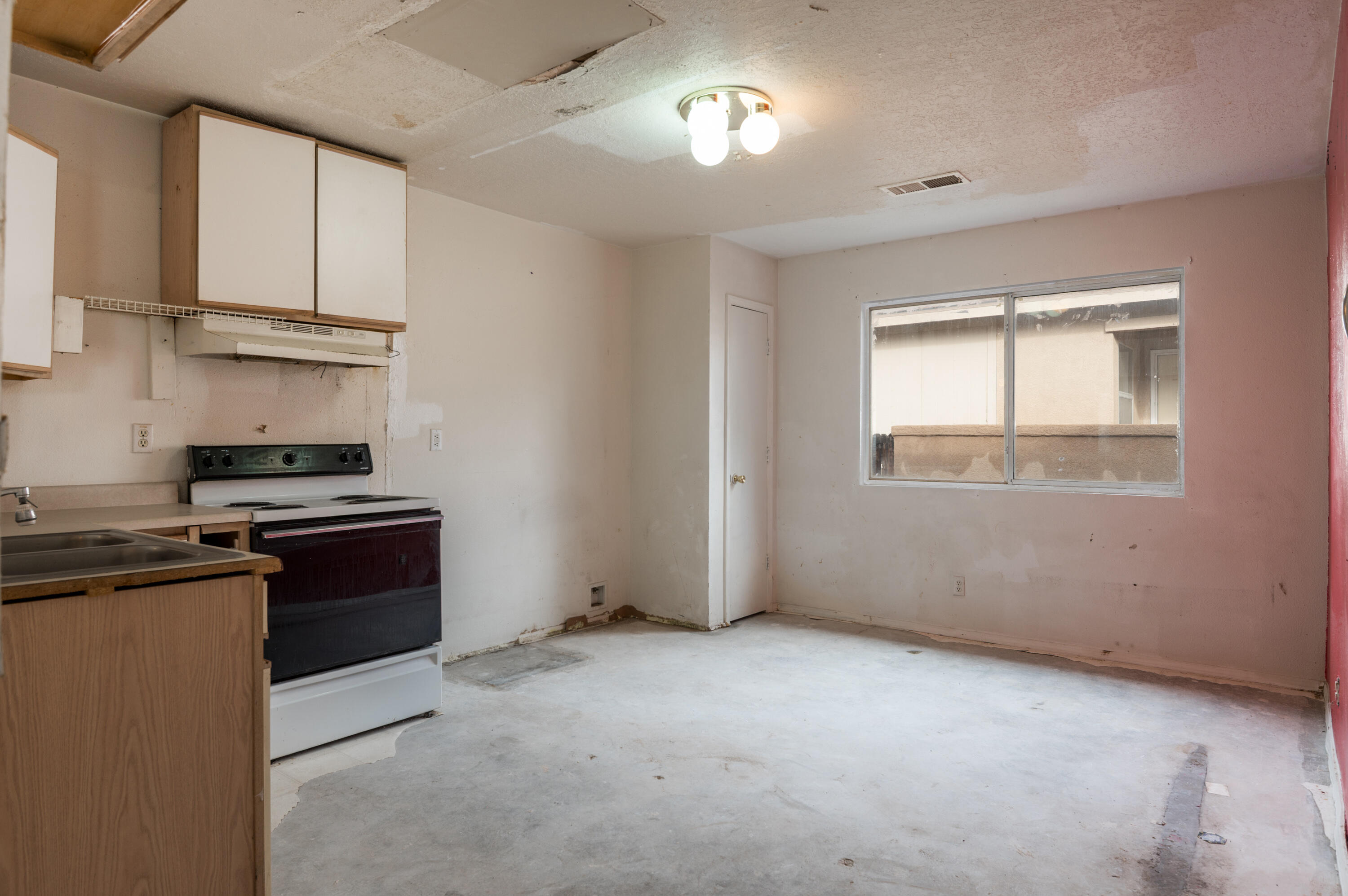 704 SANTA FE MEADOWS Drive NE