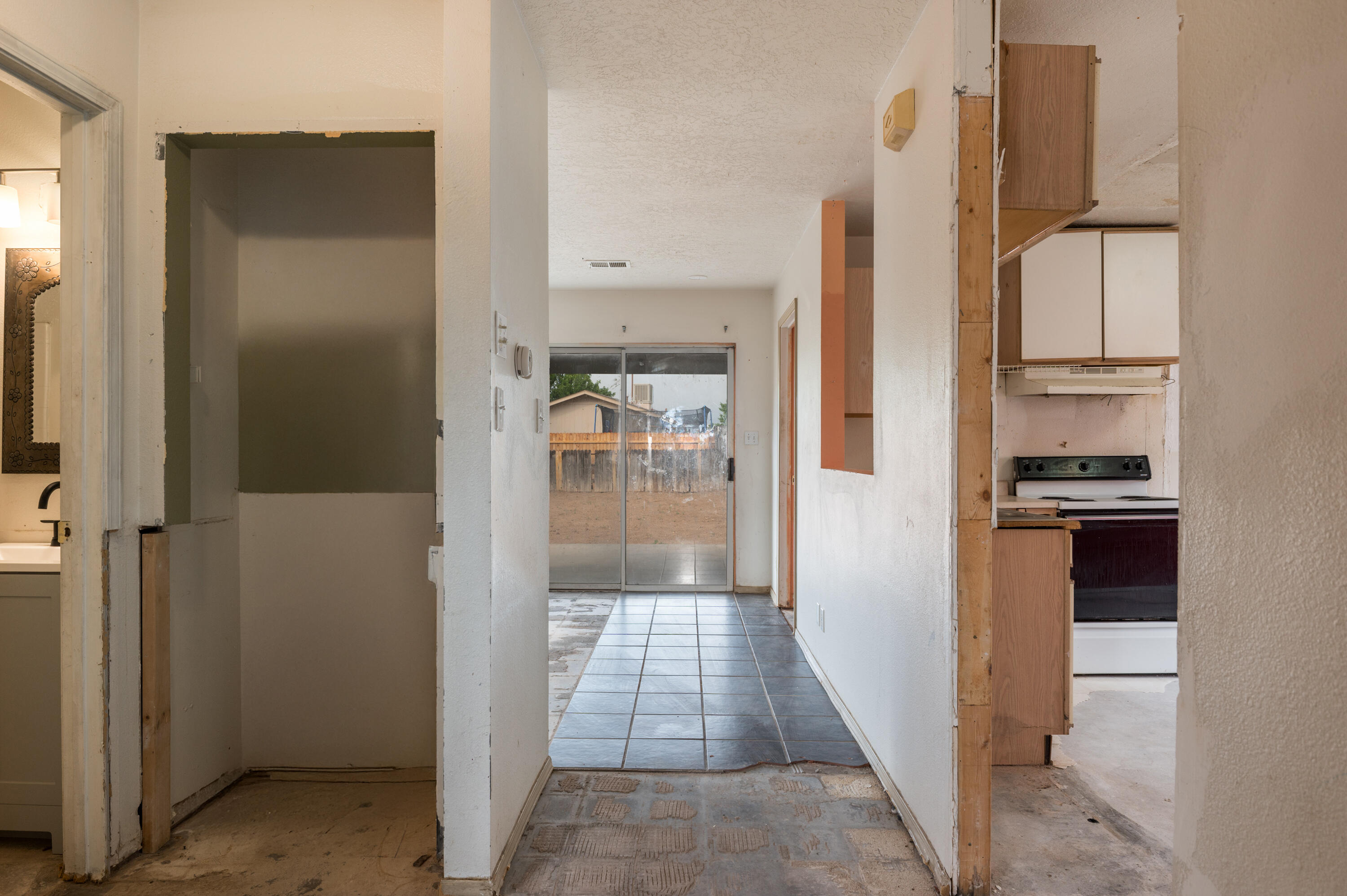 704 SANTA FE MEADOWS Drive NE