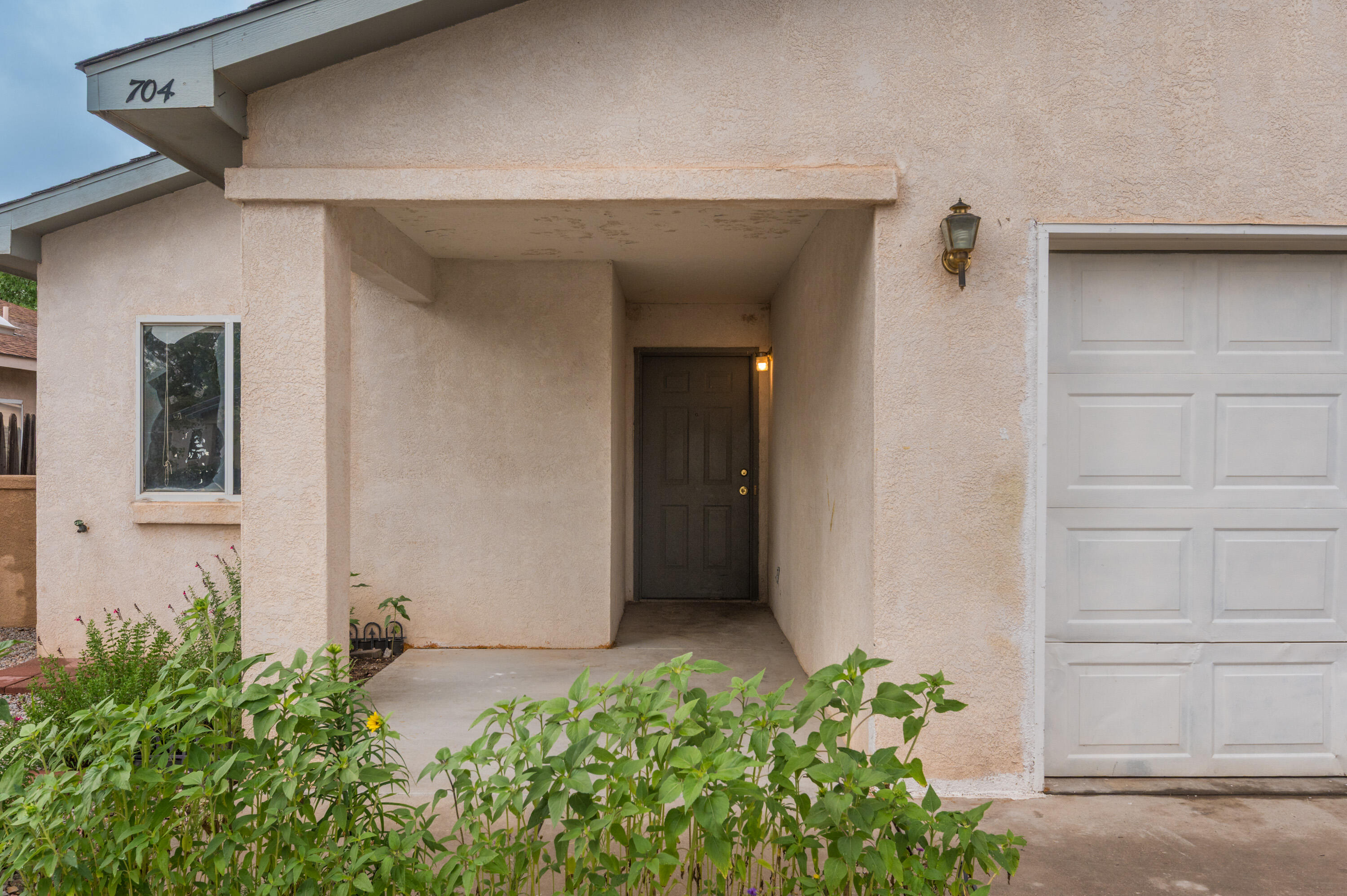 704 SANTA FE MEADOWS Drive NE