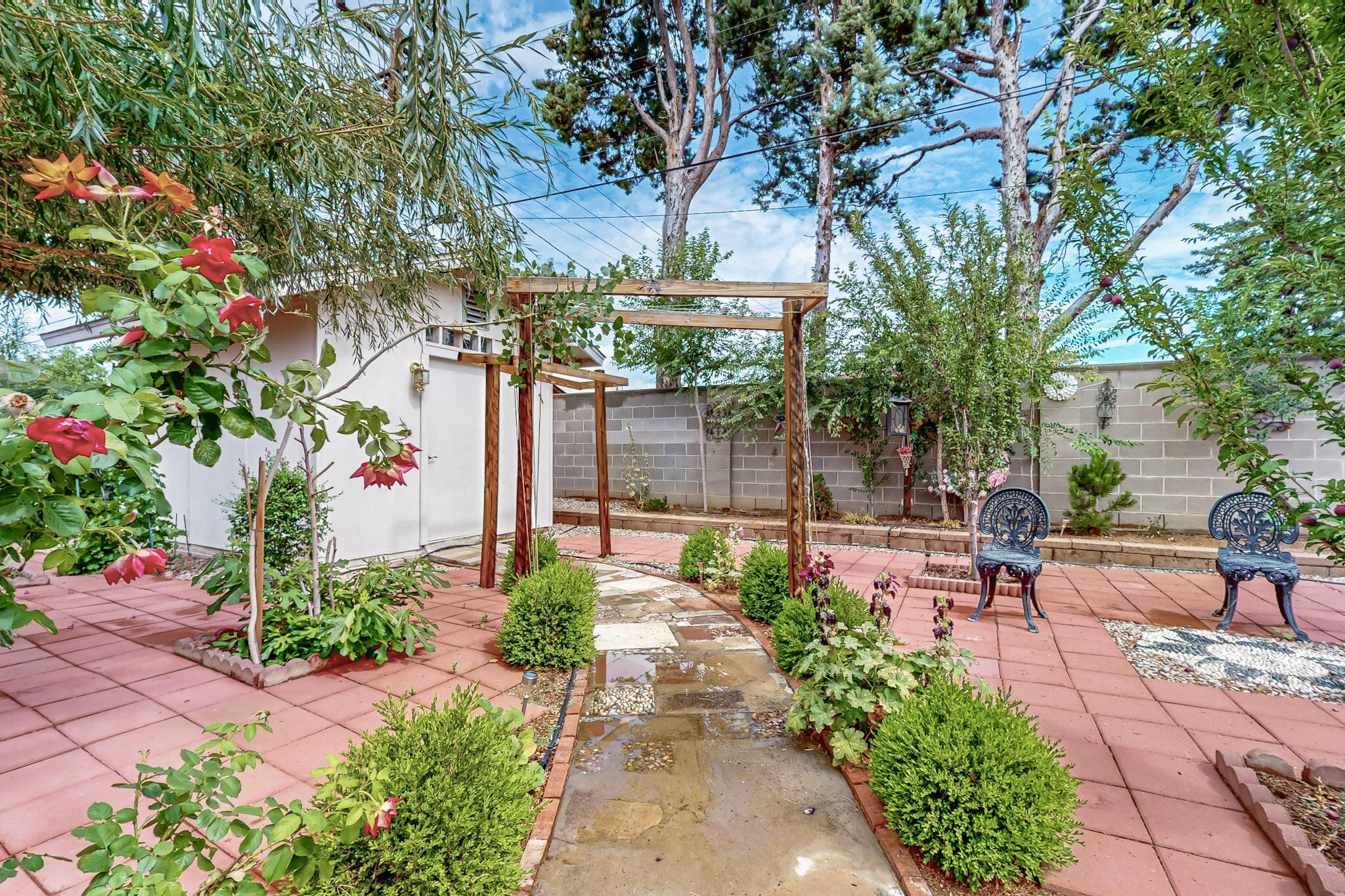 7719 Euclid Avenue NE