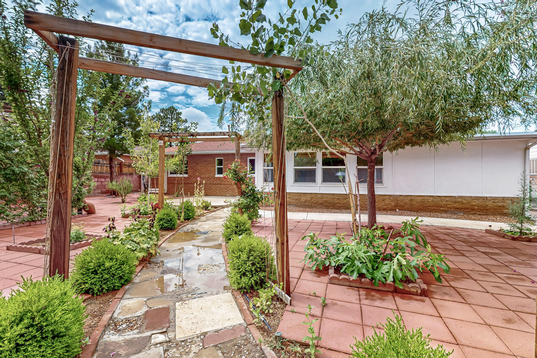 7719 Euclid Avenue NE