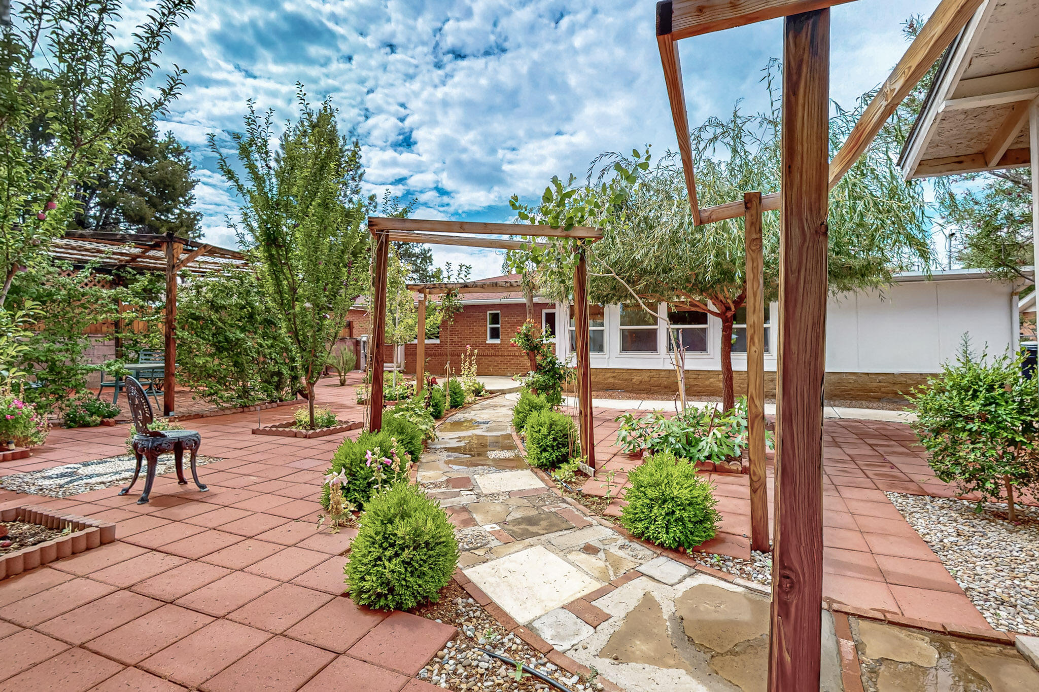 7719 Euclid Avenue NE