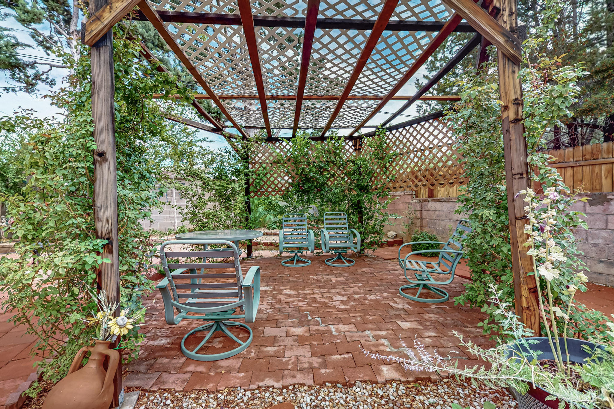 7719 Euclid Avenue NE