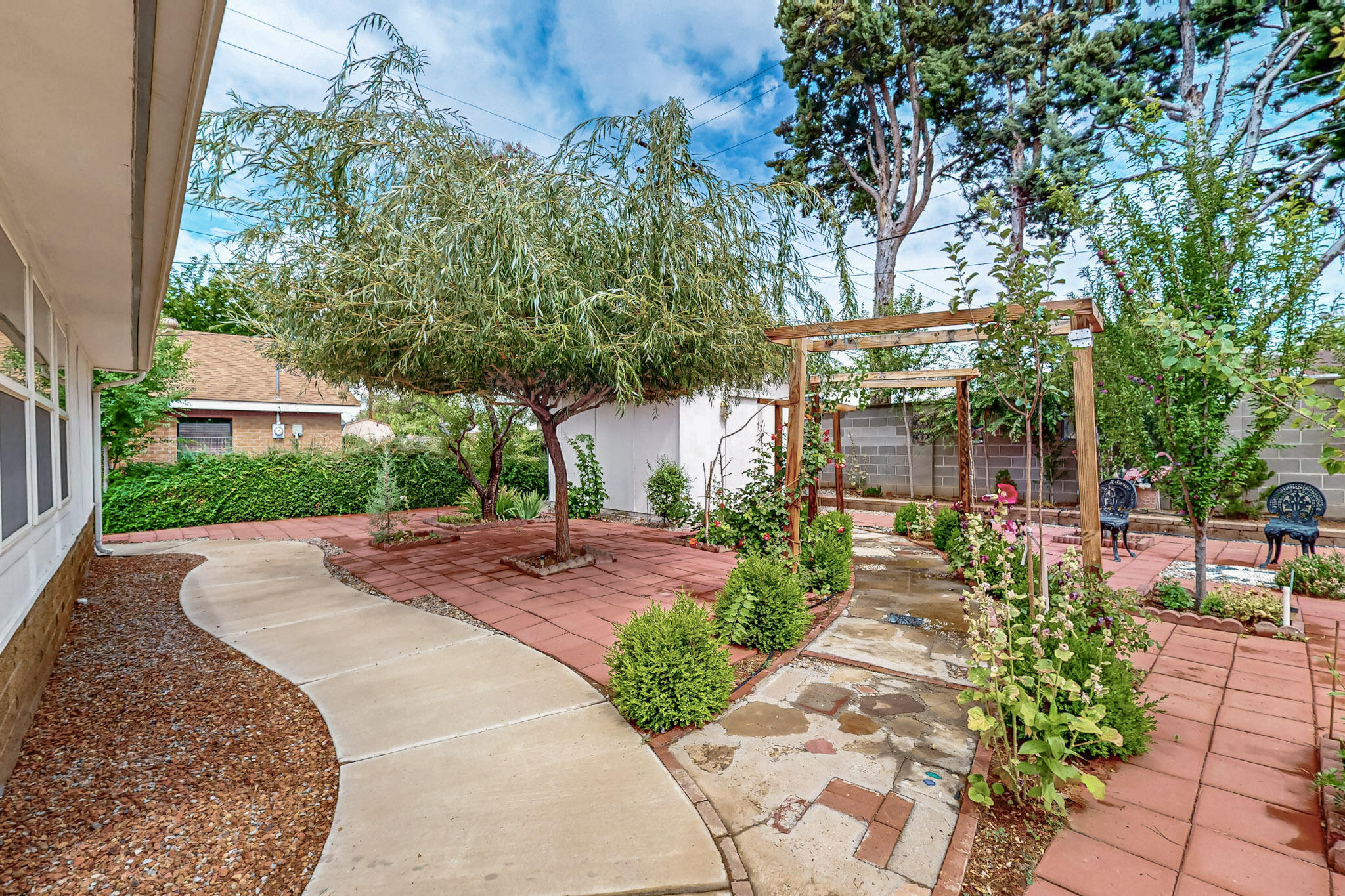 7719 Euclid Avenue NE