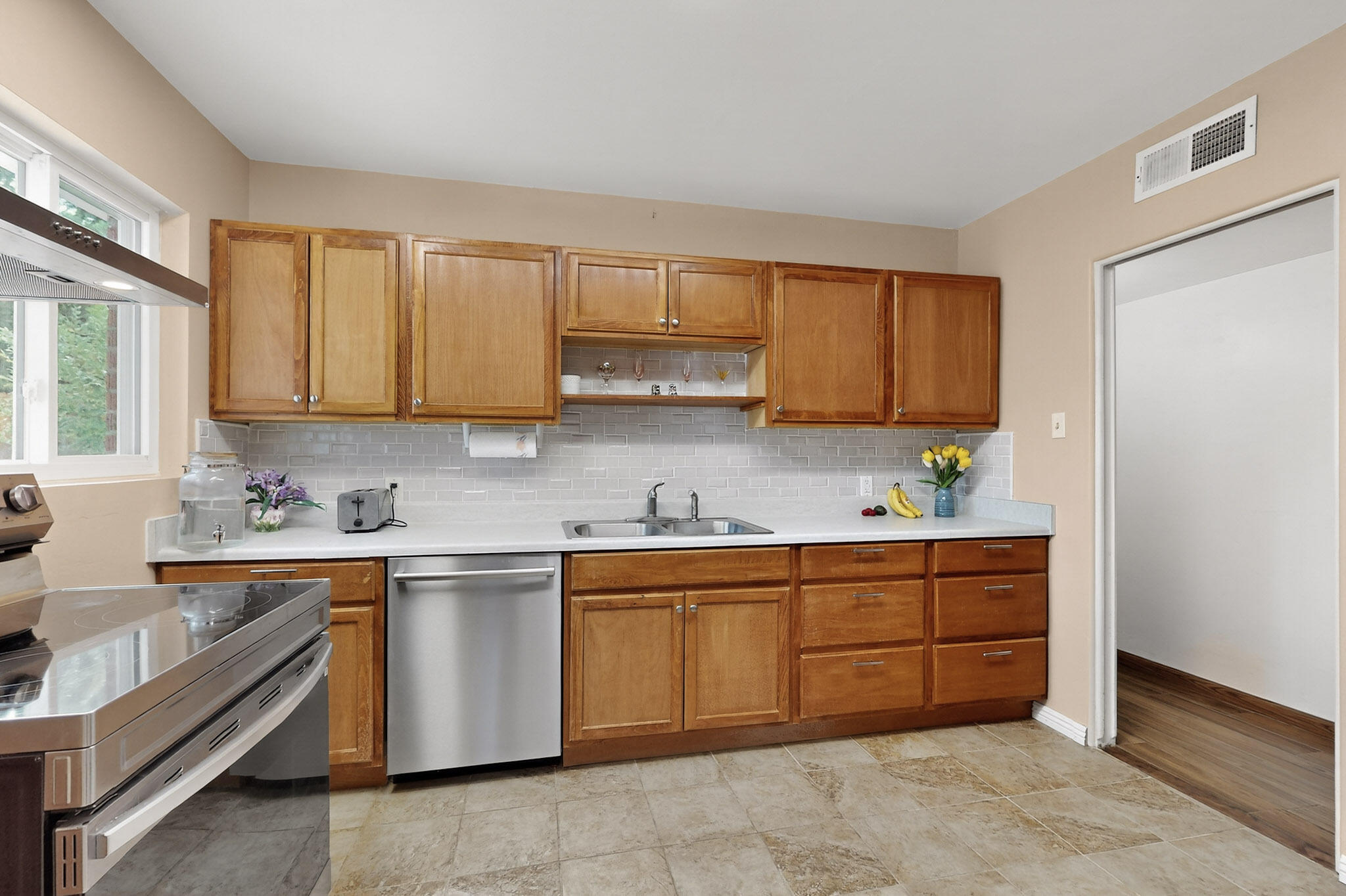 7719 Euclid Avenue NE