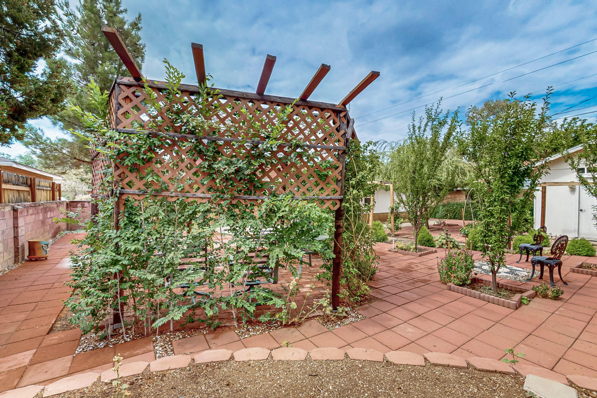 7719 Euclid Avenue NE